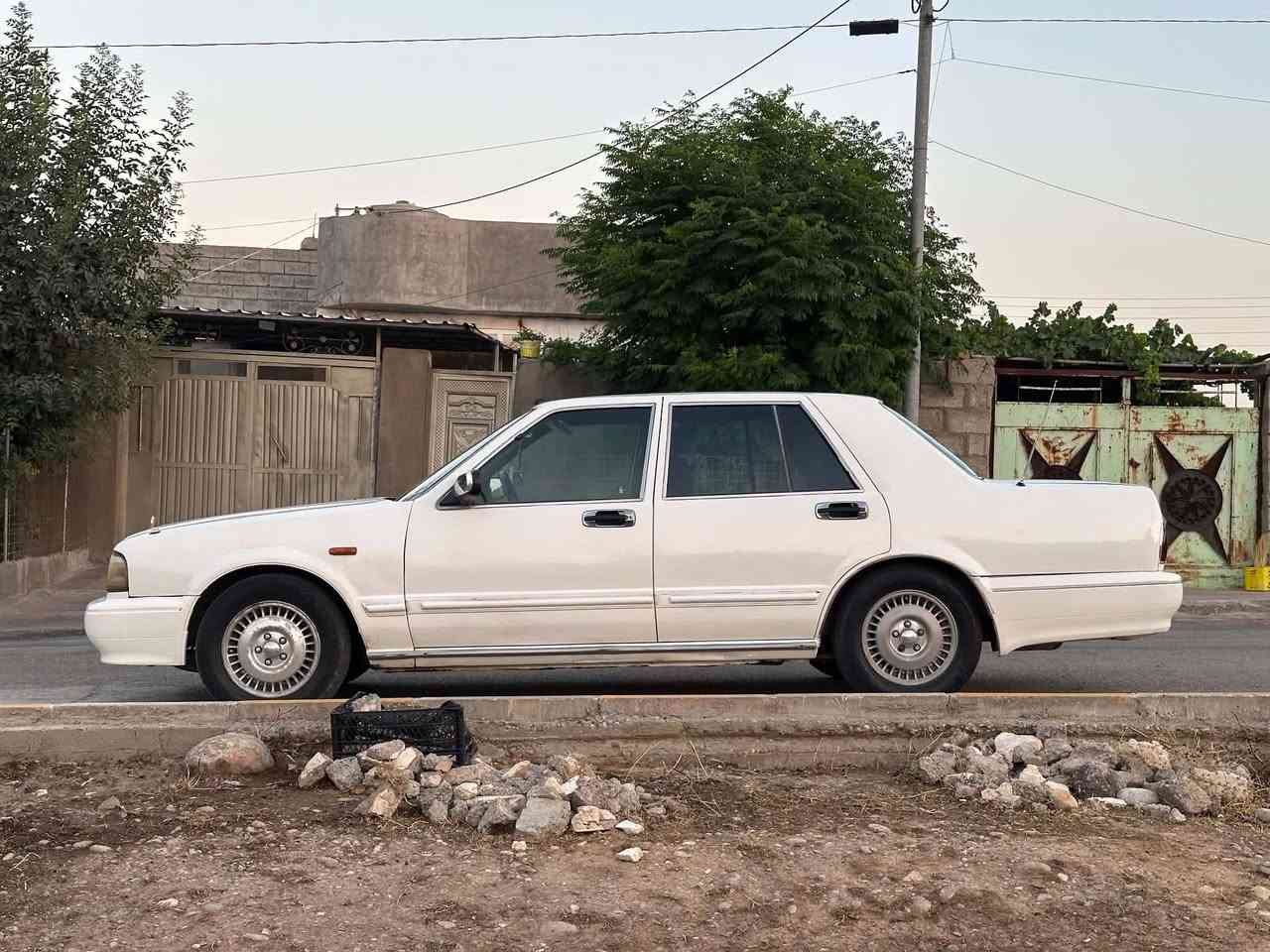 سلاو ئه م سدريكه بو فروشتن یا گورینه وه به مه لیکه ی موس مودیل 2001 سه نه وی تا 2029 تازه یه عام بو یاخ له سه رکال بونه وه کراوه بس چه ملخی پیش لای سایق دعمه ناوی نه گردوه سیسته می خازی بی کیشه ی له سه ره به شه رتی هه نو شتیک ته برید له سه ر سویچه بی عیبه نرخیشی 40 گه لا و معامله
***********
