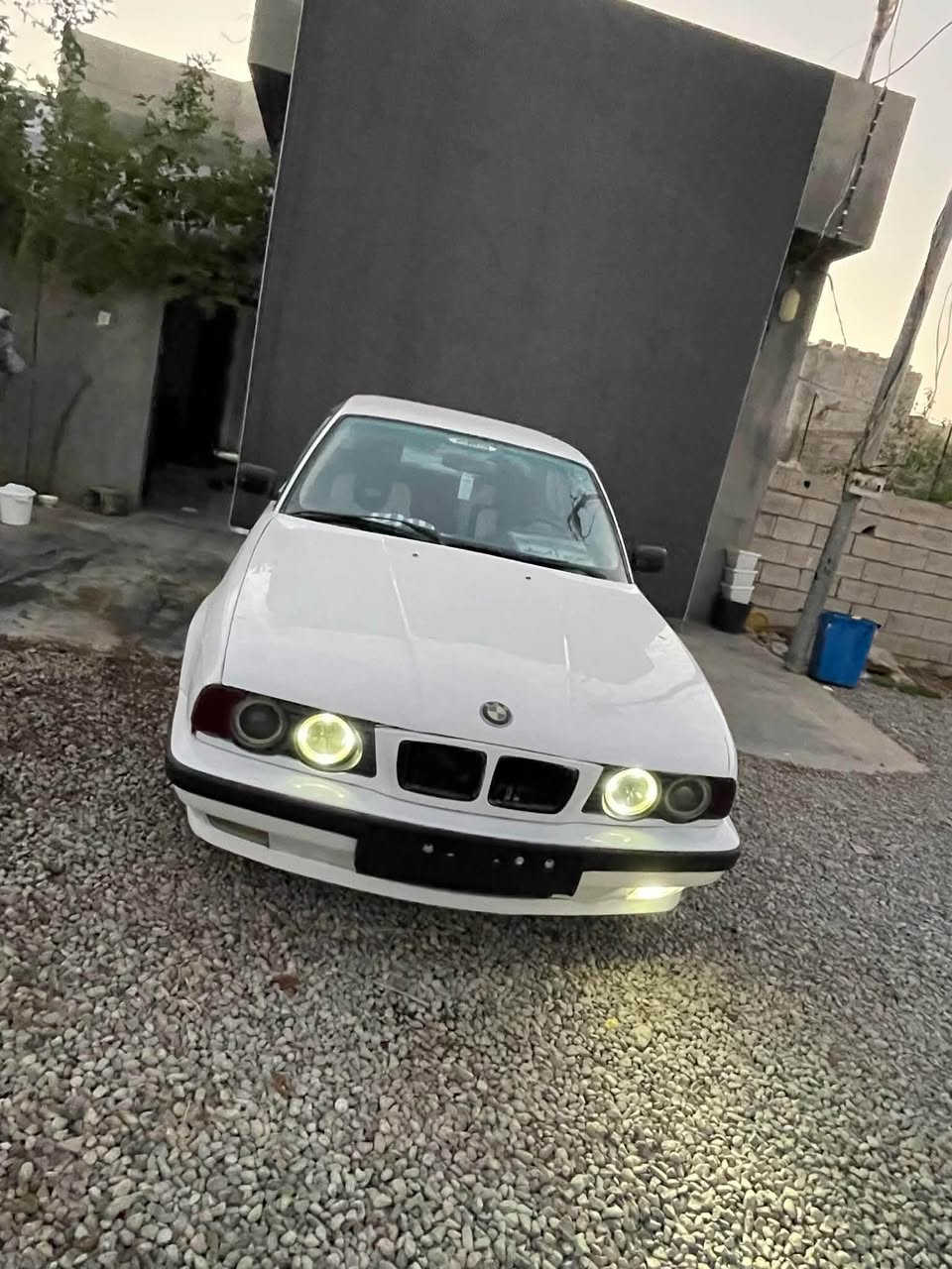 بۆ فرۆشتن bmw 
مۆدێل ١٩٩٢ رەقەم هەولێر 
دوو جام کارەبا گێر حادی مەکینە ٥٢٠ کەپس 
کامل بۆ یاخە 
بەشەرتی موس و براوە  بەس جەمەلەخی دواوەی لای سەیاق براوەتەوە لەحیم کراوەتەوە کراوە بە پنتە 
بە شتی تەعویل و خرامە و دارو بەرد سەنەوی بەسەر چووە مانگێکە 
جەنیشی خرامە تیاب و دوای مەعامەلە بەدەس وەری دەگریەوە .....!
شوێن : ڕانیە 
*********** ڤایبەر و وەتسئەپی لەسەرە رانية, السليمانية
