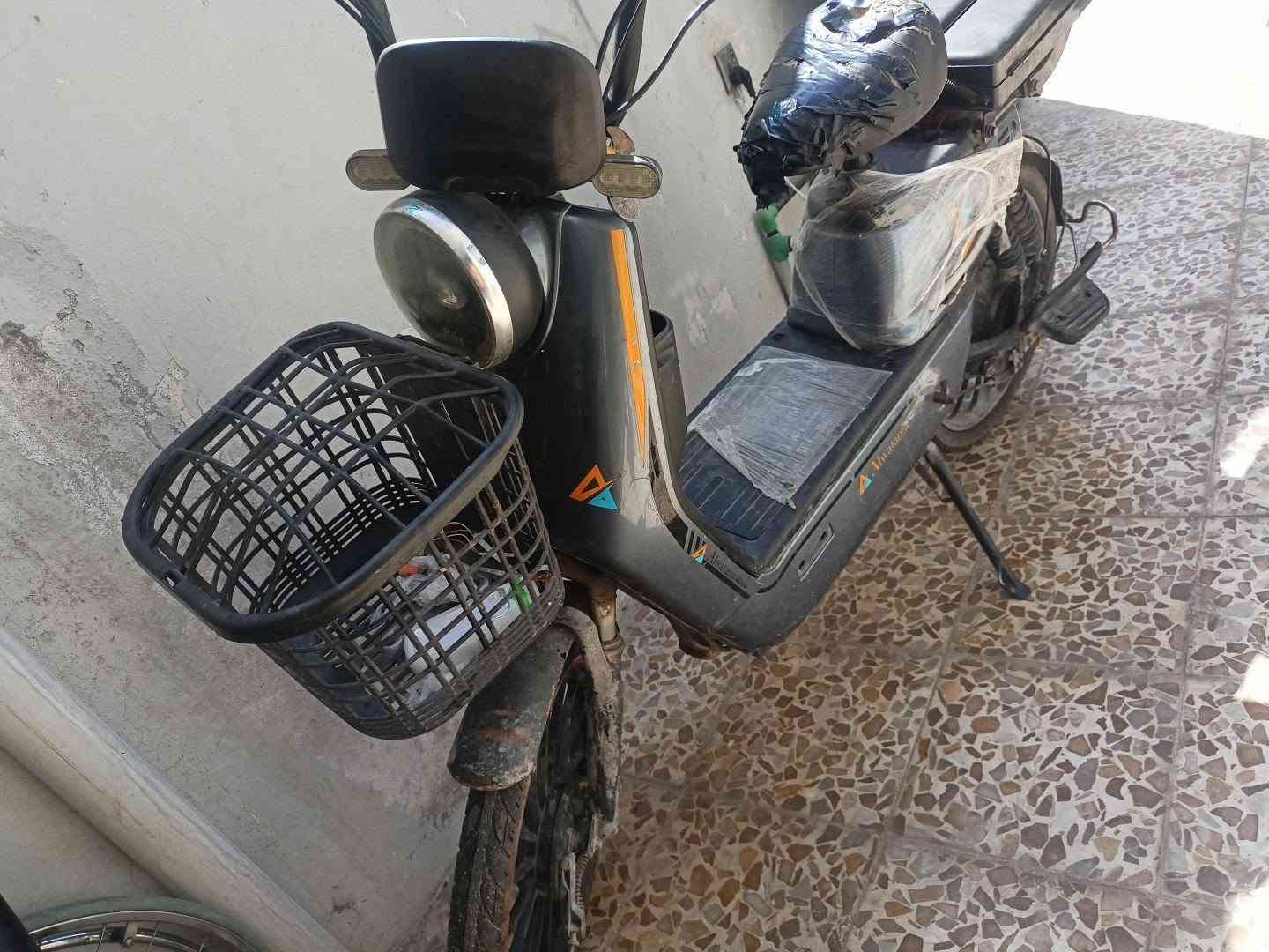 ماطور شحن للبيع حجم 20 بدون بطاريات
كلشي شغال اضويه اشاير 
شاحنه اصليه 
السعر 90
الم
