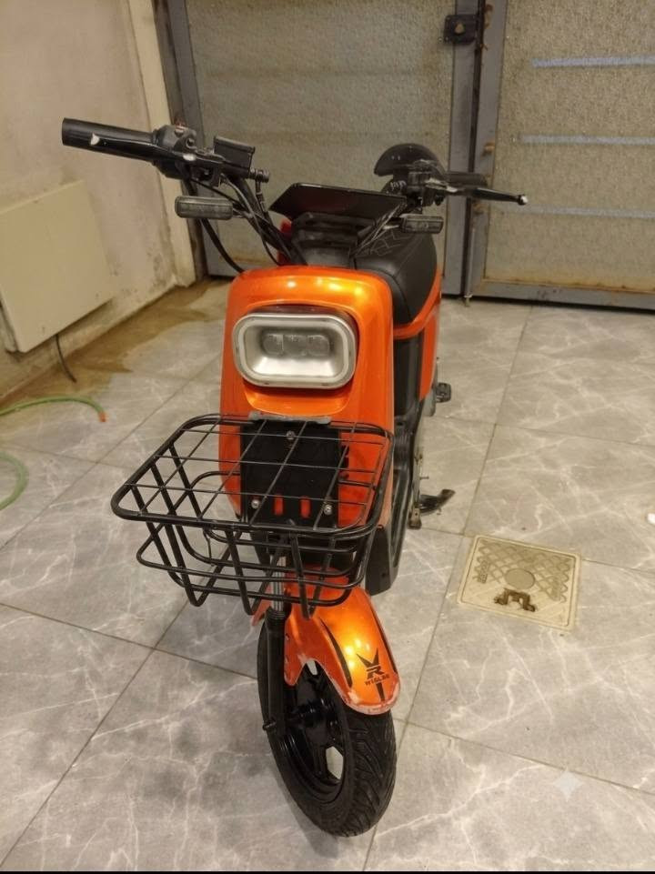السلام عليكم ورحمة الله وبركاته
للبيع دراجة شحن R8 خمس بطاريات ملف 1200W سرعته اكثر من ٦٠

السعر 225 الف بيع مستعجل بيه مجال بسيط

الدراجة شغالة يحتاجلها بطرايات شحنتهم وانتفخو.

الدراجة نظافتها مثل ما موضح بالصورة يحتاجلها بطاريات و بريك الخلفي يحتاجله تبديل موجود مشتريه بس يحتاجله تبديل.

ابيع الدراجة على هاذا وضعها فحم في فحم

رقمي ***********
