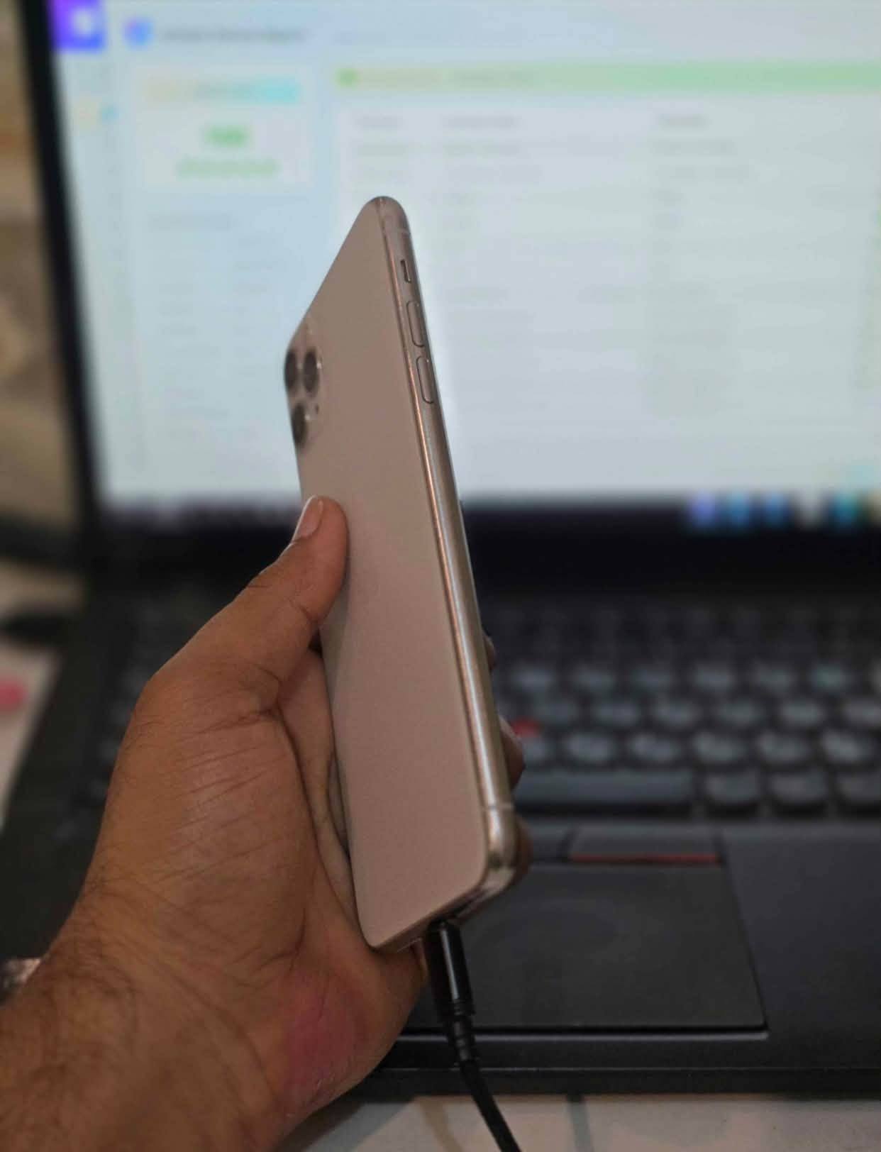 ايفون 11 برو ماكس • 256 • بطارية 95%