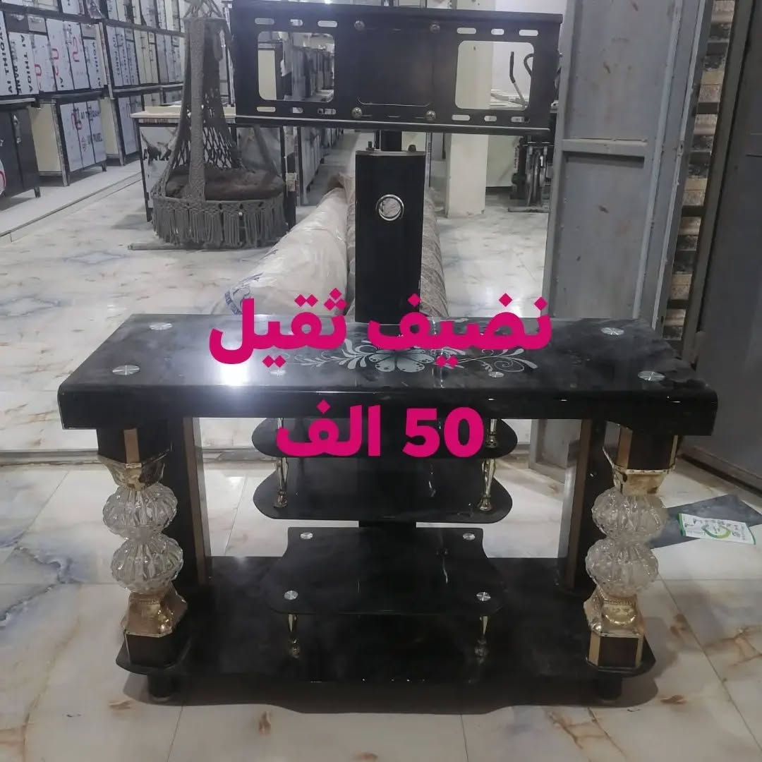 

نص مكتوب في الصور:
- 125 الف نجاره ثقيل
- 50 ألف
- 25 ألف
- اخو الجديد
- 15 الف
- نظيف ثقيل
- متر تكمه ثقيل 75 الف