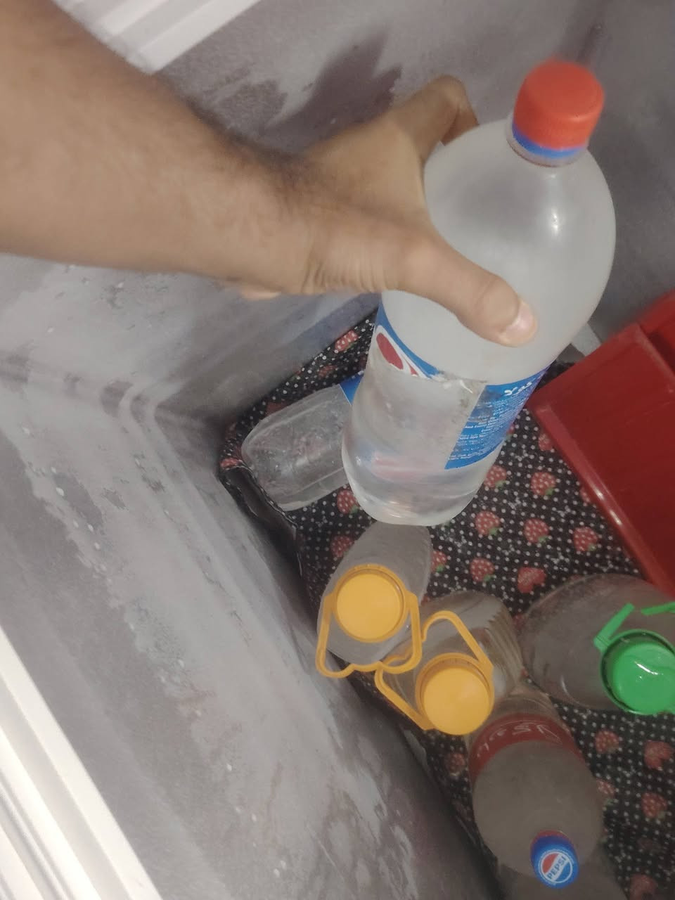 مجمده للبيع مثل ماشوف تجميدها فول ١٤ قدم شخط مابيها جديده سعر ٢٥٠ والشراي يتصل ***********
وبيه خير ويدلل مكاني غراف
