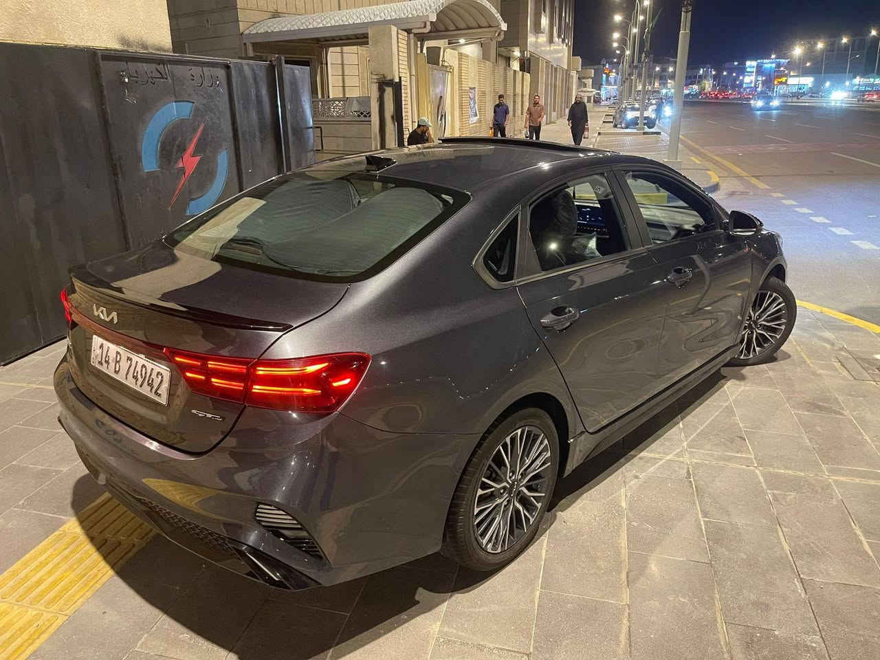 السلام عليكم فورتي مديل 24 وارد امريكي معوقين حادثها موجود بل صور مكينه بيها كازكيت سعرها 115
***********

نص مكتوب في الصور:
- BIDCARS