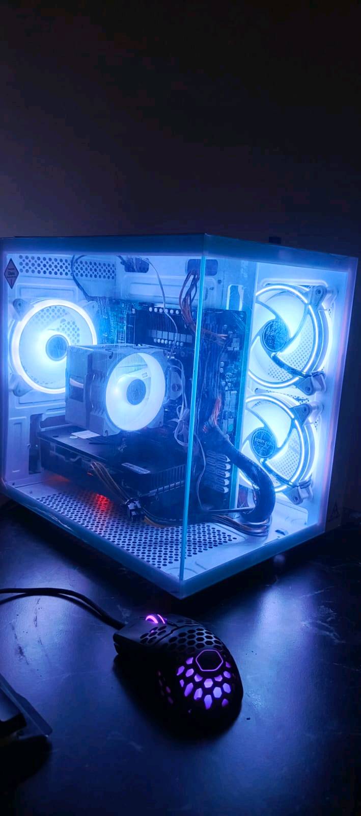 السلام عليكم ...
PC للبيع 
المواصفات
 Cpu xeon 2667 v4 
Gpu rx 580 8 gb soyo 
Ssd  256 gb 
Ram 16 gb 2400
Psu cooler master 460 watt 
Widows 10 pro
مثل ما مبينه حلوه و مال العاب جاهزه
السعر 400 الف (يجي  وياهه )
ماوس.         *
كيبورد.       *.    هديه
ماوس باد.    *
ما عندي توصيل / موقع بغداد سبع البور