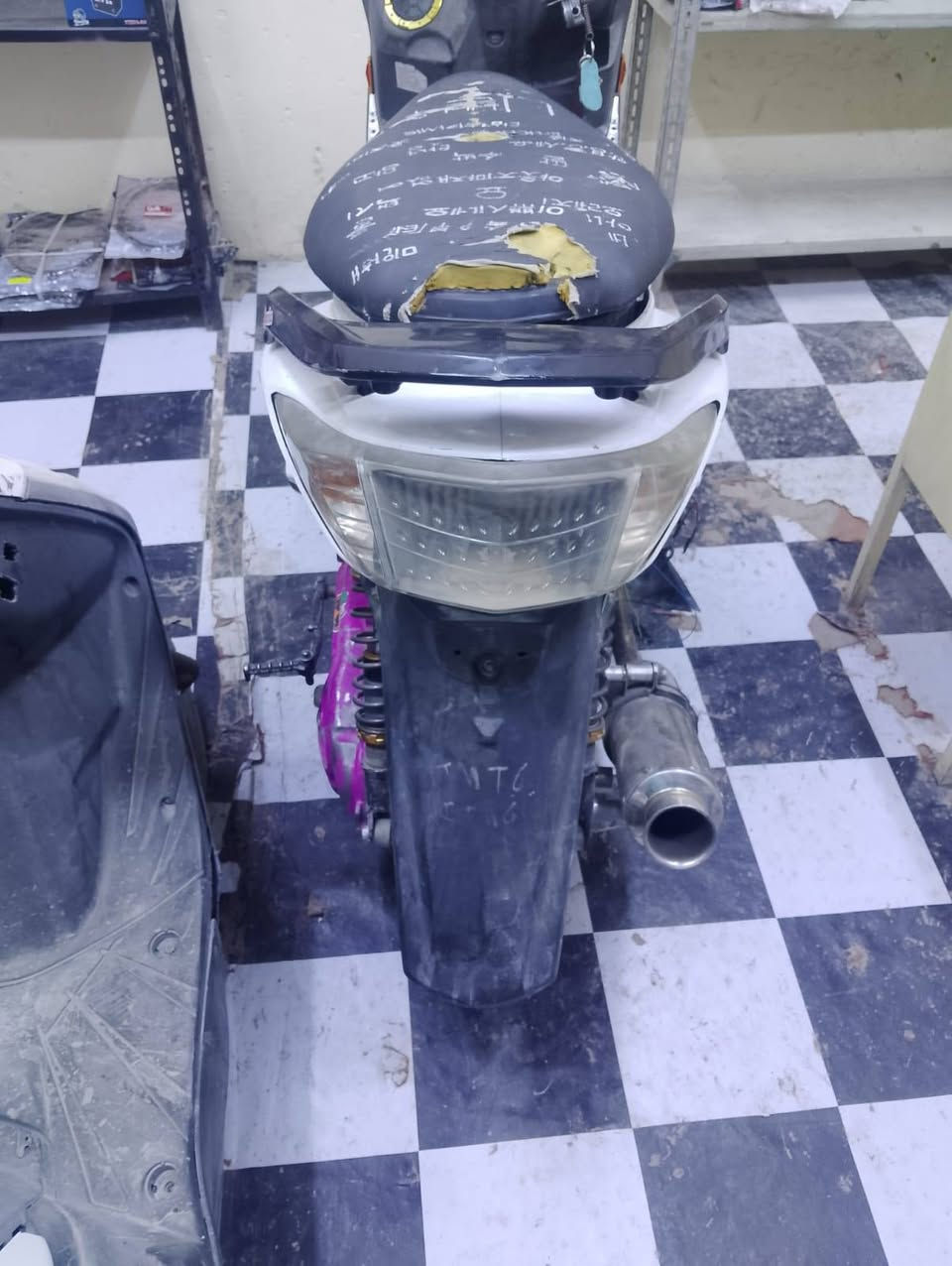السلام عليكم سكنس فحل مال لعب دراجه
رياضيه مبدل باتري جديد ومبدل غرز رياضي دراجه شلعه ومعدل مكينه كور رياضي مال نوزل ولفلات اكبار بوشه وبستم 58ونص هجم 
1اقباغه كور كرزي اصلي
2صانصه قاعتين جوكر حلك جبير
3اويلا رياضي صينيه وفج 
4 استان صفح نيكل
5 دبلات خلفي رياضي
6قبغ هندر رياضي 
السعر 450وبيه مجال
موقع بغداد تاجي سبع البور
للتواصل واتساب ***********
