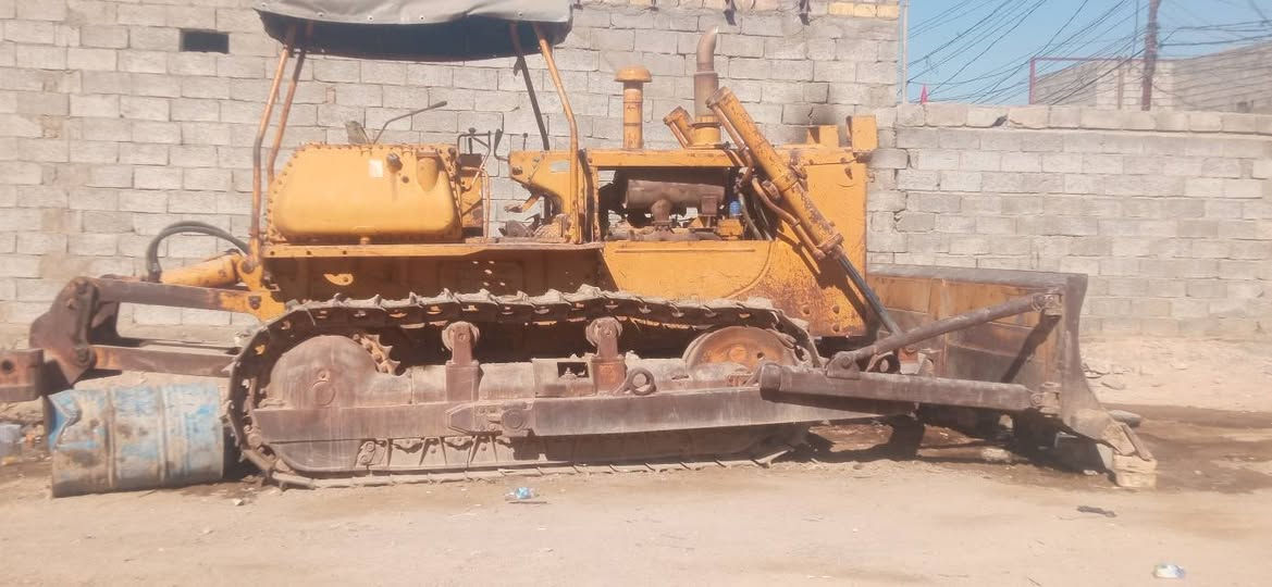 بلدوزر لبيع موديل 85 كفالة عامي السعر 25 قفل المكان نجف ***********

