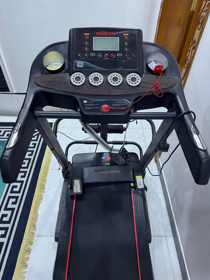 جهاز جري كهربائي منزلي House Gym، مناسب للرياضة والمشي والجري داخل البيت

جهاز جري بنصف السعر الاصلي🏃🏻‍♀️
الجهاز يحتاج إلى تصليح بسيط، لذلك تم عرضه بنصف سعره.

📩 للاستفسار ومعرفة التفاصيل، مراسلة الرقم👇🏻
***********
