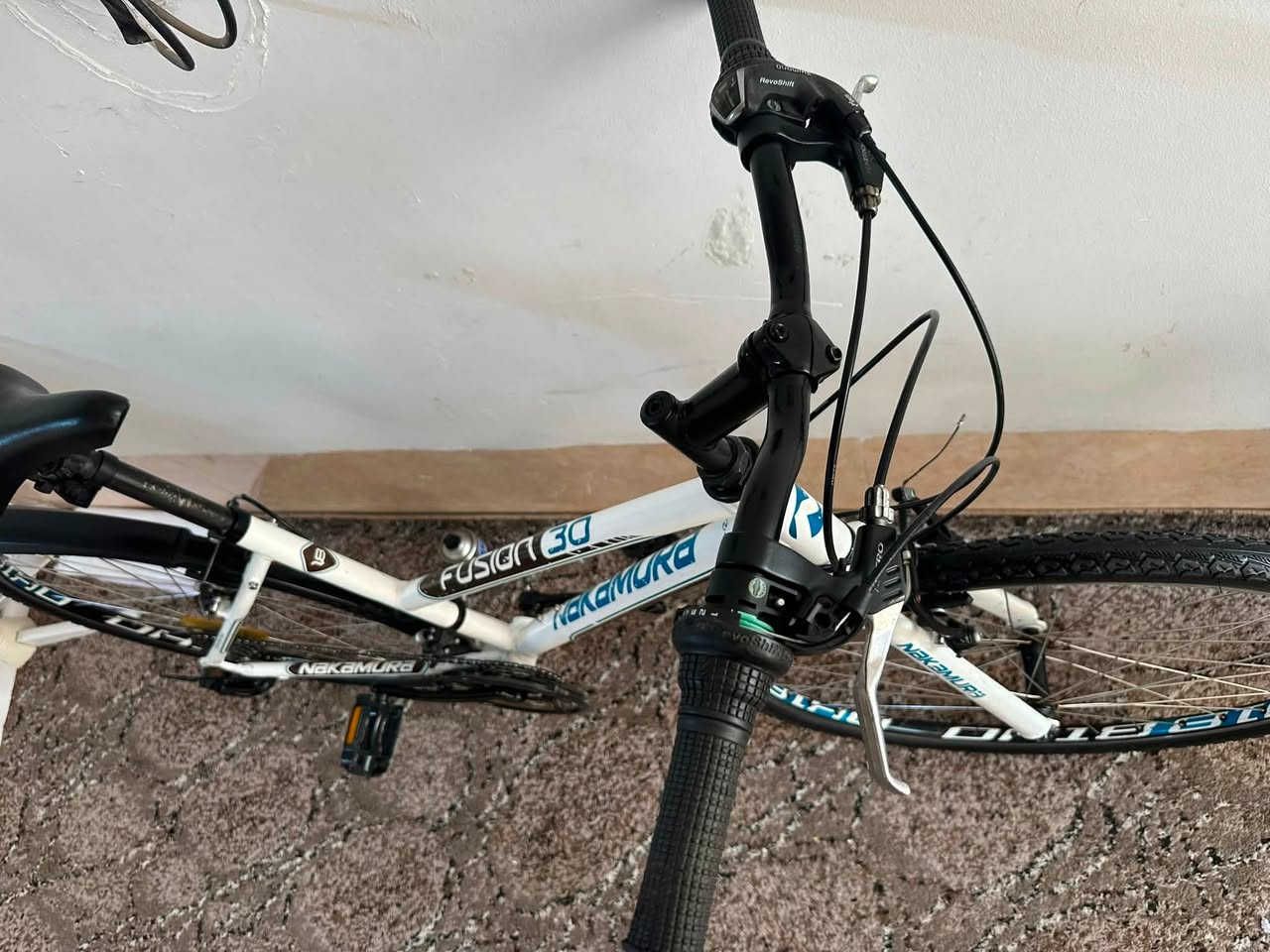 🚴‍♂️ للبيع – دراجة Nakamura 🇫🇷
🔹 الماركة: Nakamura

🔹 الحجم: C700 / 28

🔹 الغيارات: 3×7

🔹 الهيكل: ألمنيوم

🔹 لم تُستخدم داخل العراق

💰 السعر: 170 ألف و مجال 

📍 المكان: أربيل

📞 ***********
