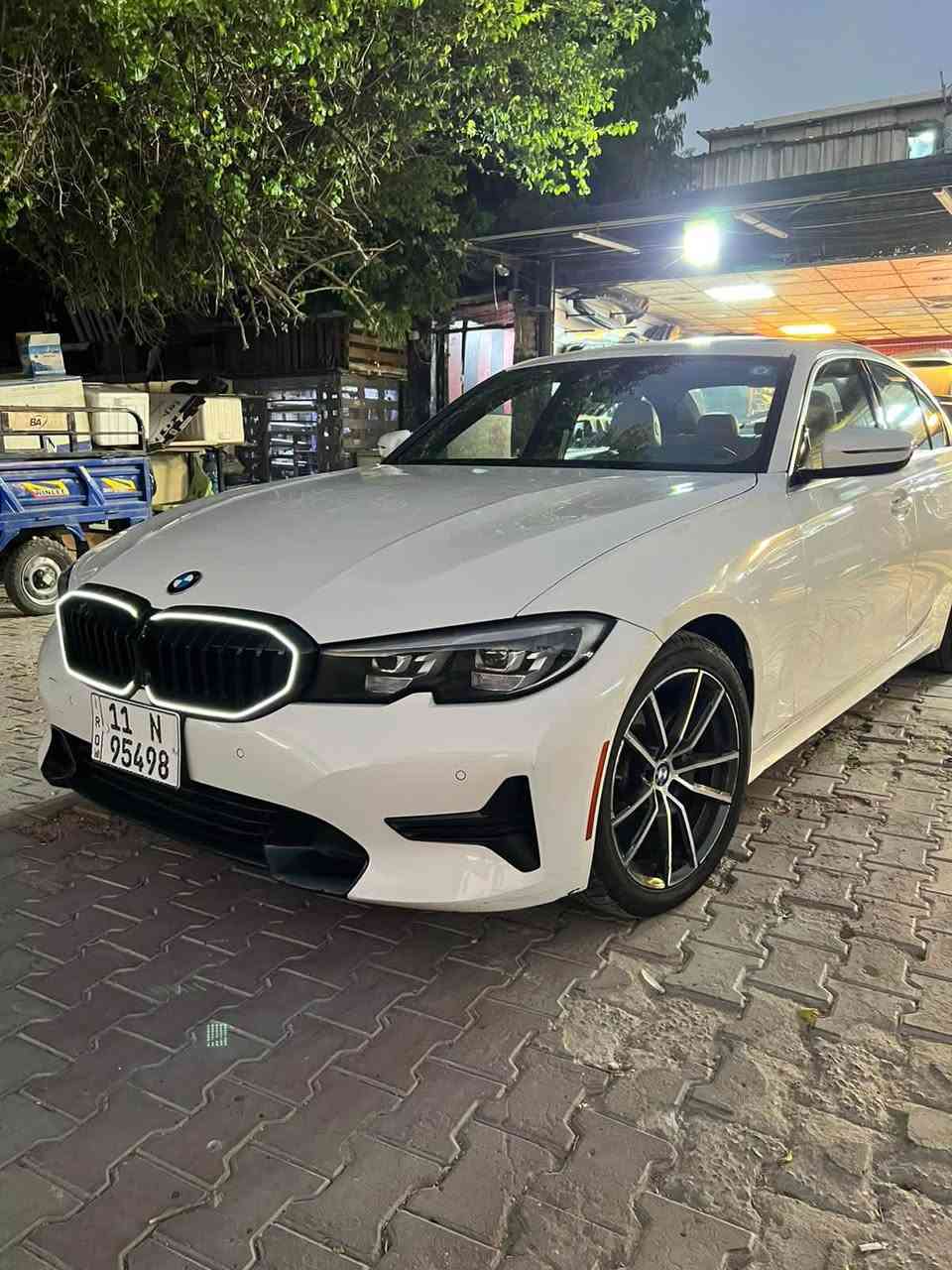 السلام عليكم BMW 330i
2020 موديل 
بدون ايرباك
تو ويل
ماشيه ٥٠ الف مايل جدا جديده 
فول مواصفات
فتحه
رادار امامي جوانب
حساس امامي خلفي
داخل بيجي
قطعتين تبريد
فول مواصفات 
(حادثة جاملغ خلفي وجنطه وجاملغ ثاني كلير )
سياره جديده جداً 
مكانه العطيفه
سعر ٢٠٥ ورقه جداً مناسبه مقارنه لخواته
للاستفسار 
*********** واتس

