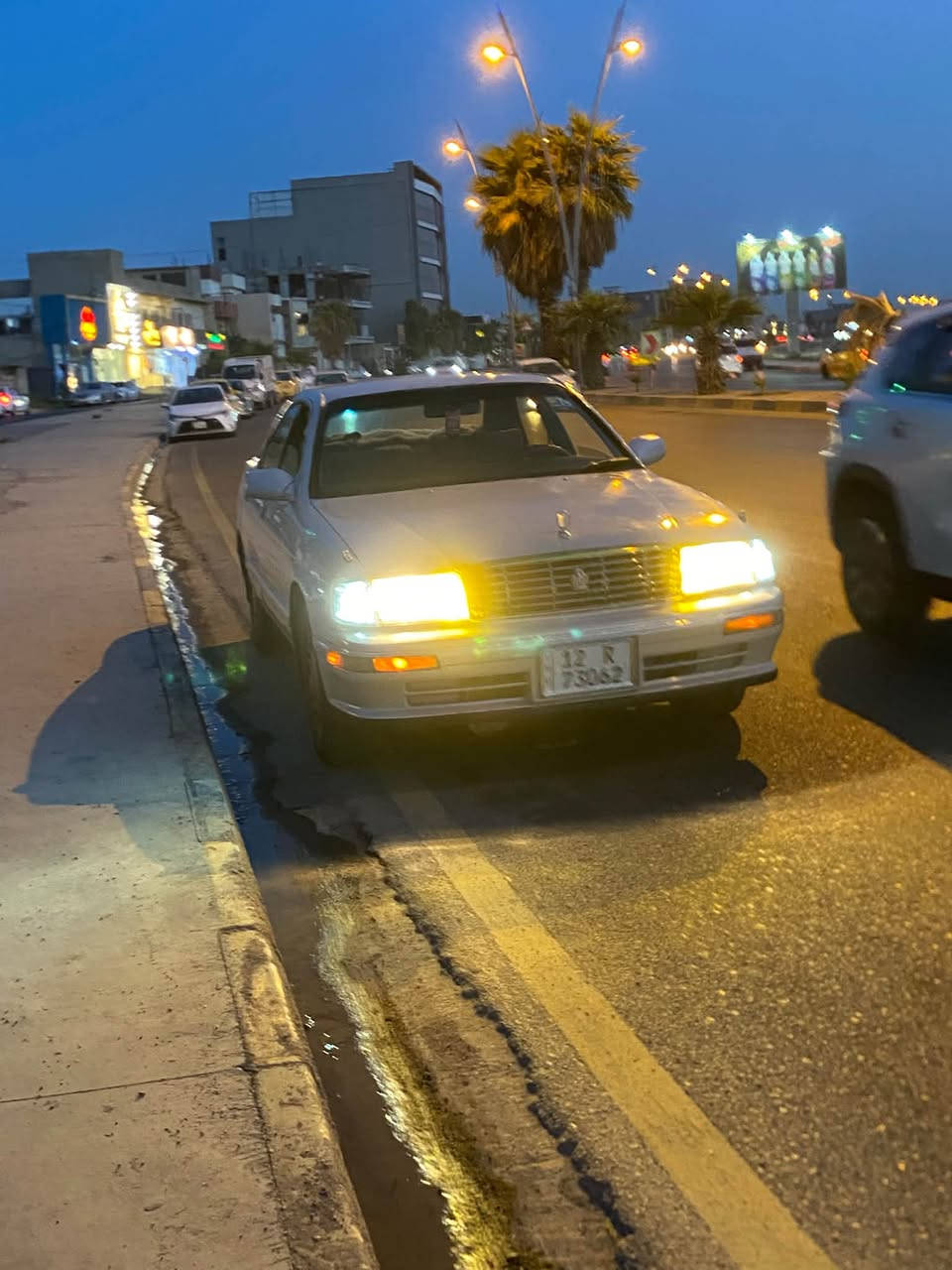 بطه للبيع موديل93 رقم نينوى جديد السياره باسمي تحويل ثاني يوم مكينه وكير شرط  دواخل جديده كهربائيات كلهه شغاله المكان موصل جانب الأيمن 

 ***********
