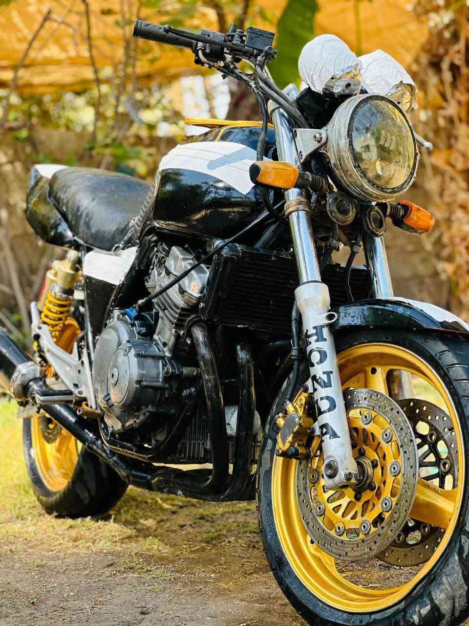 للبيع بطح  سبي فور 400
جيل الاول16ولف 
  وراق أصولي دراجه مكفوله كفاله عامه
 اول وثاني وثالث  بطناش 
 مكينه وكير كفاله دراجه بلاديه كله برغي مابيه نقص نضافته  كدامك صورة كهرباياته كله شغاله لايت بك لايت   دشبول كله شغال   صالنصه رياضي صوت رعيد  فصله نار
 تايرات جدد 
معدل ١٨٠ شرط  نكره بكل وقت 
السعر1350 مليون وتلثميه وخمسين 
وبيهة مجال للشراي شراي

***********
