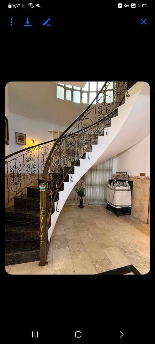 السلام عليكم منزل للبيع في الدوره حي الحسن مساحه ٢٠٠ واجهه١٠ نزال٢٠ طابقين استقبال غرفه حولي مطبخ مناور صحيات كراج حديقه الثاني ثلاثه غرف صحيات حولي العقار طابو ملك للإستفسار ***********
