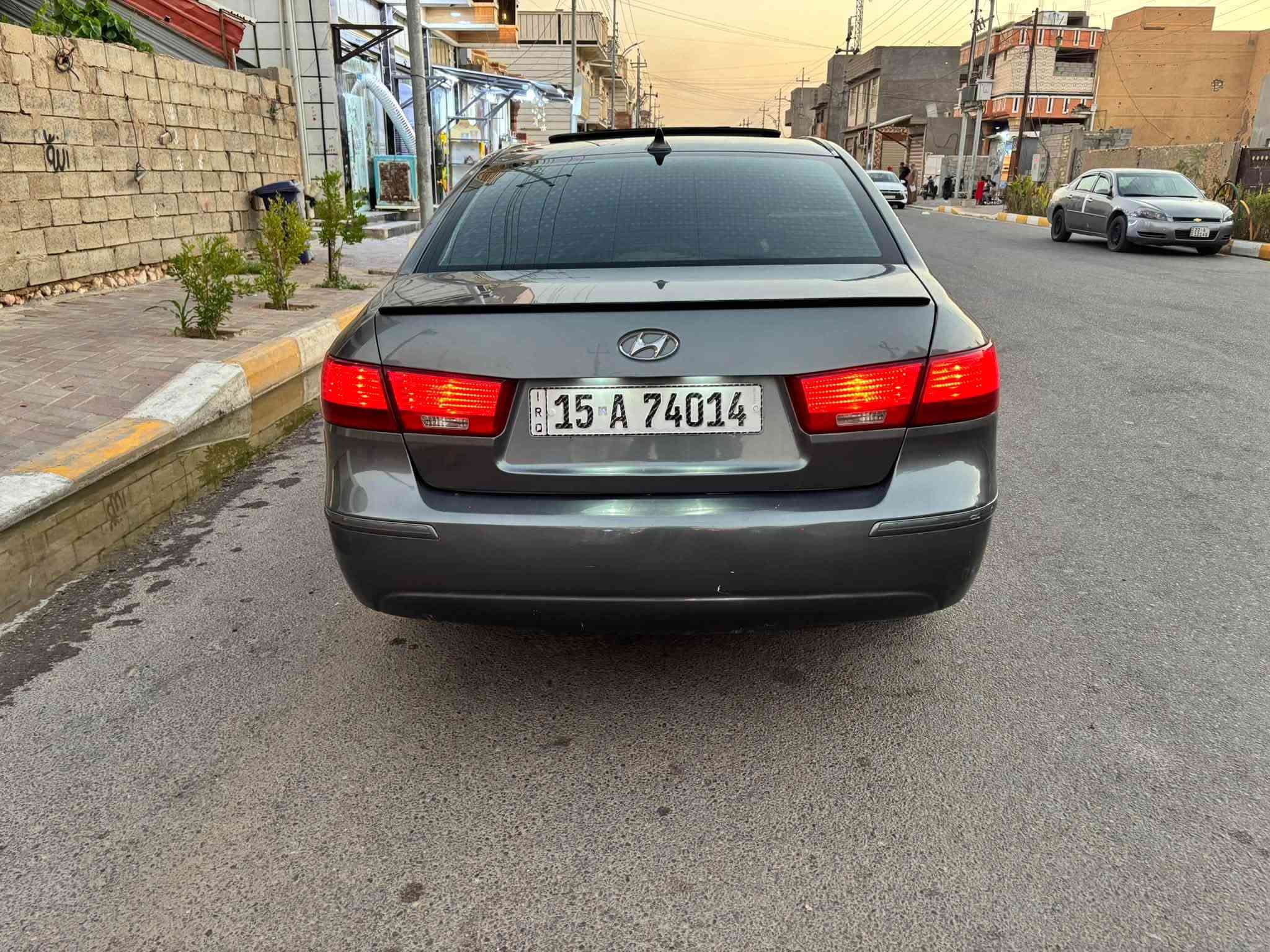 السلام عليكم
سوناتا للبيع 
موديل 2009وارد امريكي 
مصبوغه عام للجماليه 
محرك 2400دوش
مواصفات 
سلايد روف
كشن كهرباء 
كشنات جلد 
تحكم ستيرن 
لايت زنون 
داخل صاج 
رقم انبار دولي 
السياره جاهزه من اي نقص كير محرك صدر تخم تاير كلها جاهزه 
السعر:93وبيها مجال 
العنوان الرمادي 
للاستفسار الاتصال على الرقم 
 ***********
