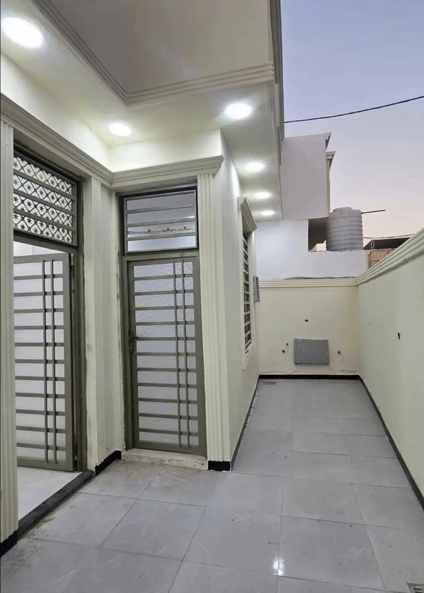 سعد الله🧿 
 اوقاتكم 🌹 
بكل خير
🏠 بيت للبيع البصره
 ابو الخصيب 
بمساحه 150 متر 
عرض 🛣️ 
الشارع 13 متر 
 شارع كو، ت، ثواني
 قريب على صيدليه ➕ كويت ثواني
🏠  البيت يتكون غرفتين
 وصاله واستقبال ومطبخ حمامات داخليه وخارجيه 
 نوع العقار 
طاب وزراعي سند 25 
سعر البيت 88 مليون  
وبي مجال قابل للتفاوض رقم الهاتف ***********
