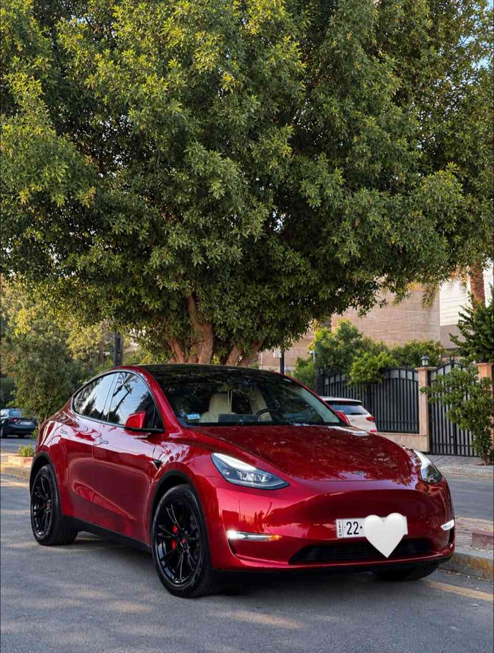 سيارة الذكاء والسرعة 😍
تسلا موديل Y لونك رينج موديل 2024
دبل ماطور
لون احمر وداخل ابيض
ماشية 14 ألف ميل
بطارية بلادي
ماطورات بلادي
الشواصي واللغود بلادي

💎ــسعر✅:: الــرد تلقائــي📮

مدى الشحنة يصل إلى 530 كم حسب الاستخدام
السيارة Online ومربوطة على تطبيق Tesla
رقم أربيل باسم صاحب السيارة
موافقة تظليل بيها باج السيارة 80% 
شاشة وسطية كبيرة
كاميرات محيطية وكاميرا داخلية 
نظام ملاحة
نظام القيادة الآلية
وأنظمة مساعدة للسائق (Autopilot)
نظام القيادة الذاتية Full Self Drive
مثبت سرعة متكيف
سقف بانورما ثابت
مساعدة الحفاظ على المسار
رادارات أمامية وخلفية وجانبية
مانع تصادم ومثبت سرعة
تشغيل ودخول ذكي (Phone Key)
نظام وتحكم عن طريق الهاتف
نظام ترفيهي كامل 
أنظمة أمان وتنبيه متكاملة
تحديثات Software أونلاين
غرفه داخل ابيض أصل (المرغوب)
مقاعد أمامية وخلفيه كهرباء مع تدفئة
صندوق خلفي كهربائي
نظام ركن ذاتي للسيارة
وباقي مواصفات الفئة
-حالة السيارة
ضرر خفيف صندوق خلفي فقط
وبيها كلير جاملغ وبنيد بدون دواخل ولا ايرباك 
سونار تفاصيل الحادث وصور الحادث وفديو حادث أمريكا مسجل في السياره متوفر كامل التفاصيل على واتساب
عنوان السيارة : بغداد / البنوك
رقم التواصل
***********
