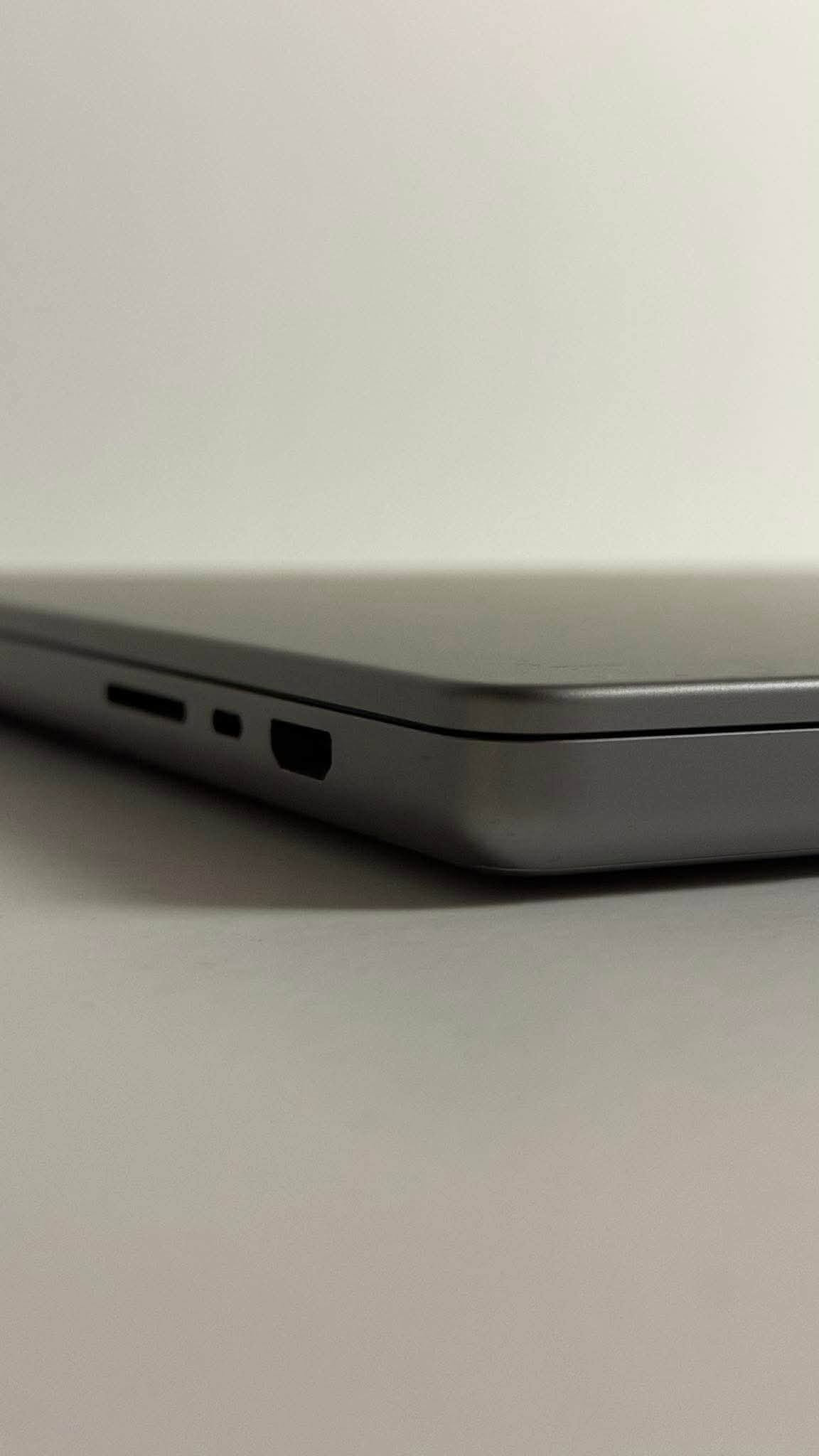 ماك بوك برو m1 برو (البرو مو العادي)
MacBook Pro m1 Pro 16
Ram16
Hard 512 GB
وياه شاحنته الاصلية 
السعر خاص

نص مكتوب في الصور:
- About MacBook Pro 16-inch, 2021 Name iMac's MacBook Pro Chip Apple M1 Pro Memory 16 GB Serial number G5F6FN6JGM Coverage Expired Details... macOS macOS Tahoe Version 26.1 Displays Built-in Liquid Retina XDR Display 16-inch (3456 x 2234) Display Settings... Storage Macintosh HD 462.51 GB available of 494.38 GB Storage Settings... System Report... Software License Agreement - Regulatory Certification ENERGY STAR Compliance - License Agreement TM and 1983-2025 Apple Inc. All Rights Reserved.
- MacBook Pro Hardware ATA Apple Pay Audio Bluetooth Camera Card Reader Controller Diagnostics Disc Burning Ethernet Fibre Channel Graphics/Displays Memory NVMPress PCI Parallel SCSI Power Printers SAS SATA SPI Storage Thunderbolt/USB4 USB Network Firewall Locations Volumes Wi-Fi Software Accessibility Applications Developer Disabled Software Extensions Fonts Battery Information: Model Information: Serial Number: F5D20610QXJ0VC5B0 Device Name: bq40z651 Firmware Version: 0b00 Hardware Revision: 100 Cell Revision: 4014 Pack Lot Code: 0 PCB Lot Code: 0 Charge Information: The battery's charge is below the warning level: No Fully Charged: No Charging: No State of Charge (%): 67 Health Information: Cycle Count: 245 Condition: Normal Maximum Capacity: 90% System Power Settings: AC Power: System Sleep Timer (Minutes): 1 Disk Sleep Timer (Minutes): 10 Display Sleep Timer (Minutes): 10 Sleep on Power Button: Yes Wake on LAN: Yes Hibernate Mode: 3 Low Power Mode: Yes Prioritize Network Reachability Over Sleep: No Battery Power: System Sleep Timer (Minutes): 1 Disk Sleep Timer (Minutes): 10 Display Sleep Timer (Minutes): 2 Sleep on Power Button: Yes Wake on LAN: No Current Power Source: Yes Hibernate Mode: 3 Low Power Mode: Yes iMac's MacBook Pro > Hardware > Power