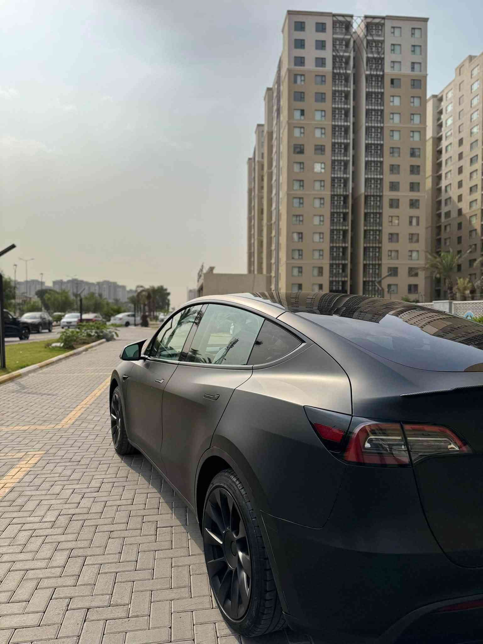 موديل Y • مدى ٥٦٠ كم • ٦٤٠٠٠ ميل
