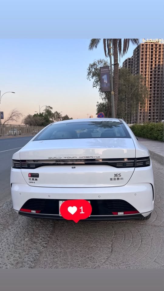 سلام عليكم 
سياره بي واي دي
رقم بغداد 
سيارة جديدة جداً
عنواني بغداد
للاستفسار الاتصال ***********
