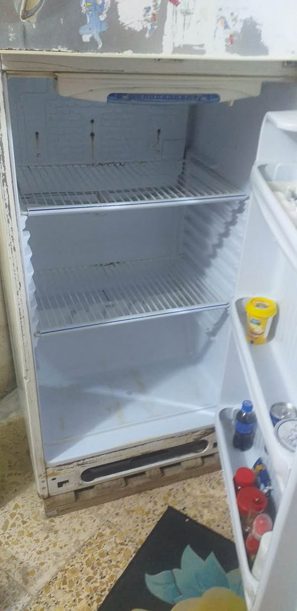 السلام عليكم مطور زائد كشر كلش نضيف سعره ٨٠ الف وبيه مجال
ثلاجه حجم كبير كلشي نضيفه على فحص شرط شغل سعره 200الف بيه مجال كلش بسيط مكاني حله بكرلي 
مكلف بل نشر ‭***********‬ رقم صاحبهن
