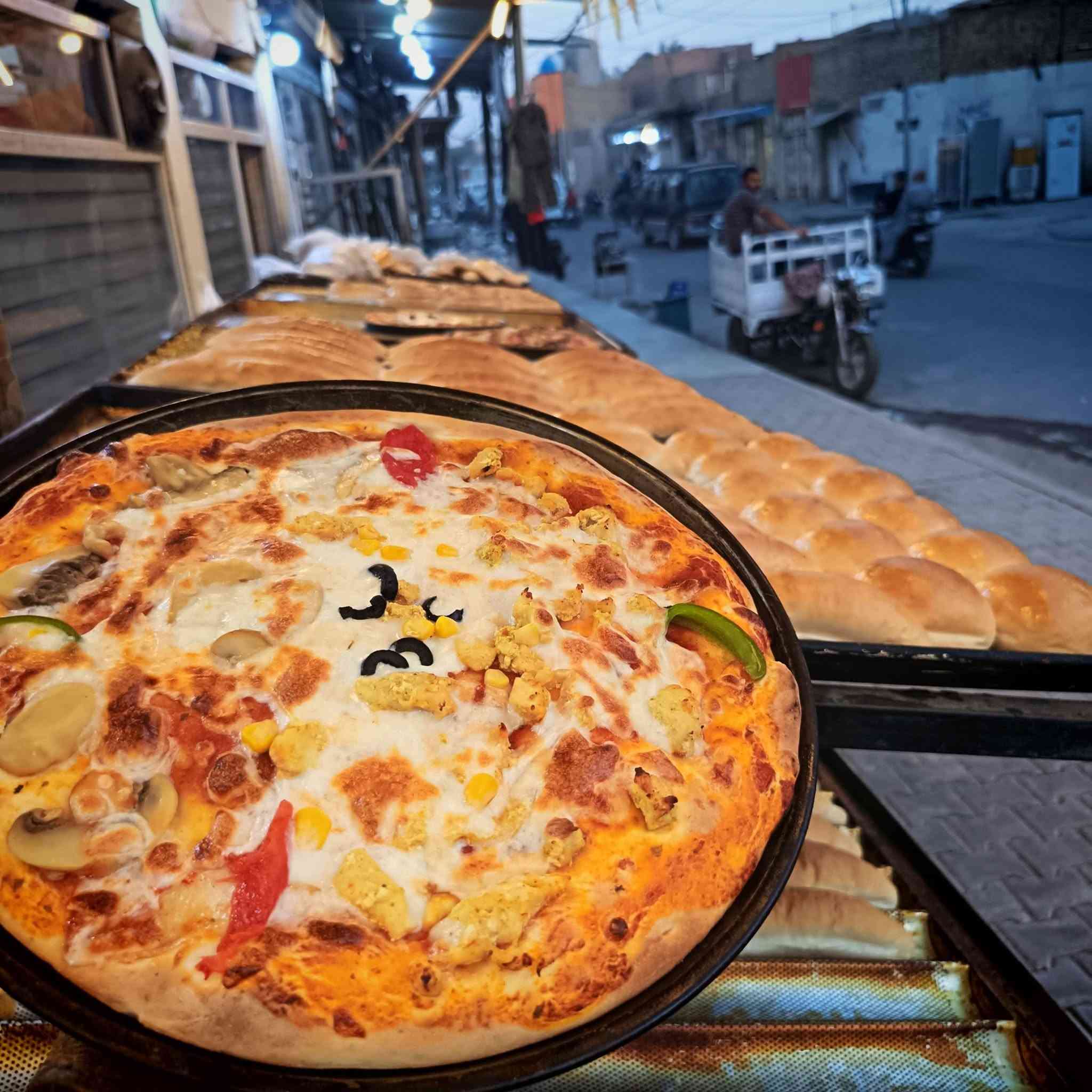 سلام عليكم...
مطلوب موضف العمل ع ستوته بائع متجول. بنسبه..
الستوته  عليه والبضاعه عليه بس كون سبع وشاطر ويندل ابعقوبه واطرافها زين  ستوته مرقمه. وجاهزه عيني  الي يشوف نفسه يكدر ع العمل يتصل ع رقمي ***********
لو يتفضل يجينه  معمل الغيث   موقعه بهرز /الفظوه /بالقرب من مدرسه تقدم الاهليه
