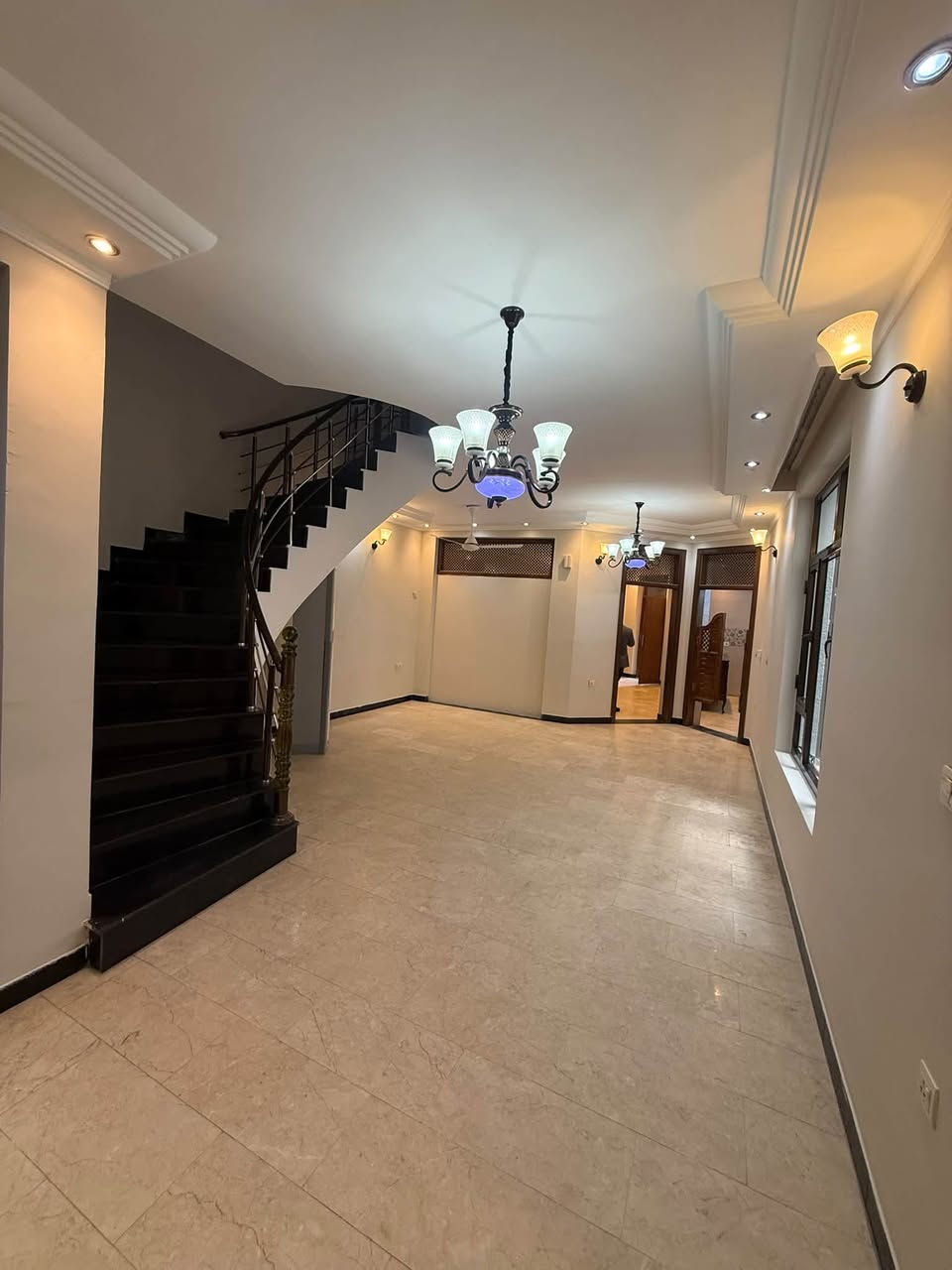 🔱 دار في الكراده قرب كرزات بعلبك تجاري لـلايـجـار 🔱

عنوان الدار :- 📍كراده داخل قرب كرزات بعلبك

♦️ الـمــســاحــه :  270 مــتــر 

✨ للشركات  فقط 

🛑 يـحـتـوي الـدار عـلــى  : 

-  كراج  حديقه
- صالات عدد  2
- غرف النوم عدد 6 و مجموعه صحيات
- مطبخ  حار ومطبخ بارد

- بـدل الايـجـار  عـنـد الاتـصـال 

#المهندس_عمر_الزيدي  ☎️

***********   -    ***********

- نـسـتـقـبـل كـافـه العروض التجاريه والسكنية في الكراده والجادريه والعرصات الهندية 

- عنوان الشركة دار السلطان في العرصات الهندية مجاور فندق بلوم
