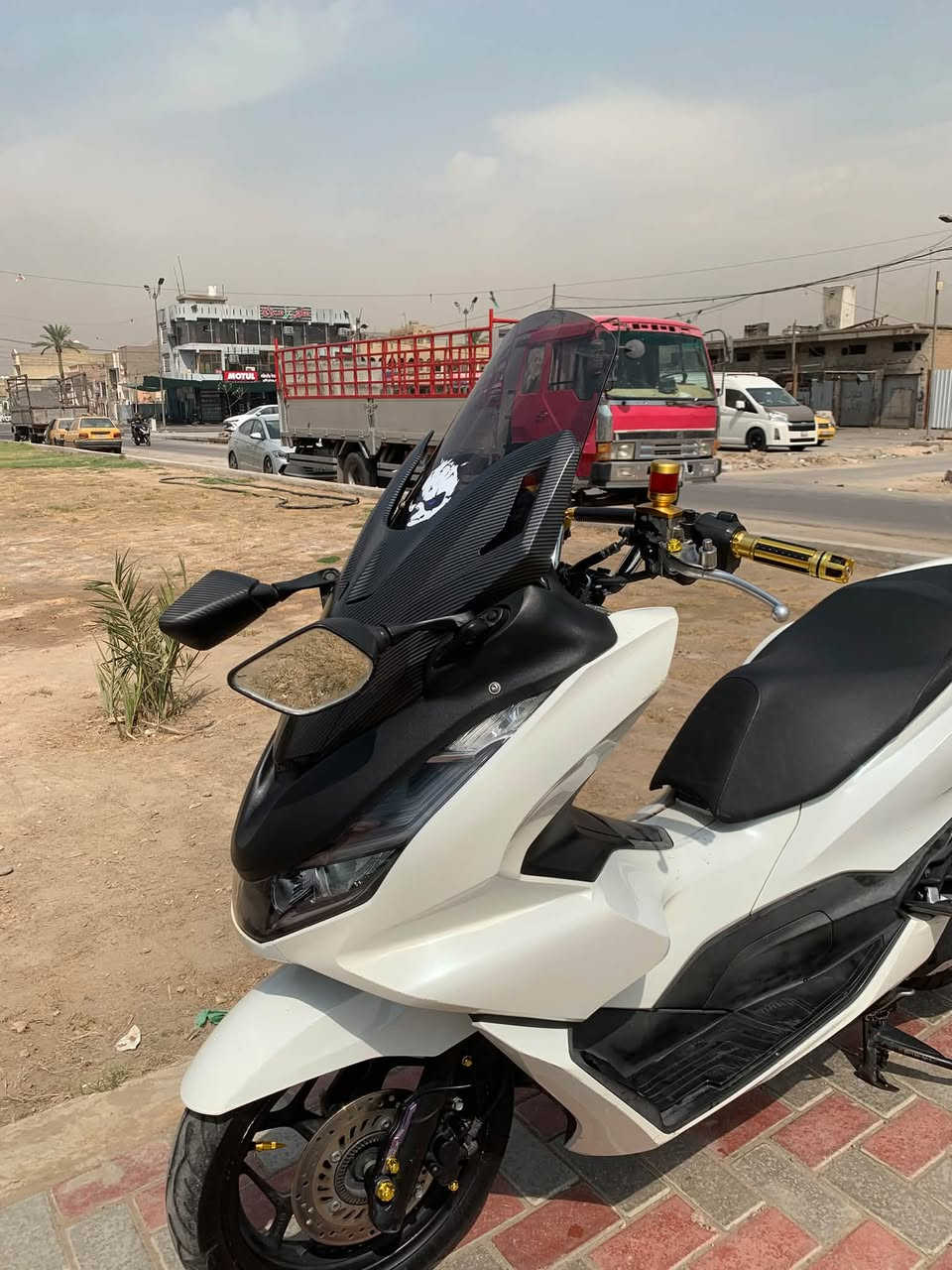 دراجه pcx جيل رابع 2024 كوري دراجه مزوعهً تزويد صارلها 4 اشهر من نازلهً من الرمبهً كفاله عامه من التاير للتايرً 
والله شاهد بانزين كله محسن ودهنً مؤتل اصليً
والدراجهً خير من الله شلعه ومعدل فول والتزويد العليهاً كله اصلي 
التزويد الي بيها 
مرايات مال تي ماكس
جامه تحكمً تصعدً وتنزلً
صالنصة AKRAPOVC رياضي كاربون فايبرً مال تي ماكس
تجوهً حديثه مال تي ماكس
قبقً عمبارً ايمنً ذهبي أبو الگلاصً
قبقً عمبار ايسر ذهبي ابو الگلاصً
يدات سكليترً ذهبيً
توصالهً مال ستيرنً كاربونً فايبرً ذهبي
تغليف براغيً ذهبي 
بوري صالنصه رياضيً

السعر 23 ورقه وبيها مجال الدراجهً ابد مو سعرهاً
 
عنواني بغداد مدينة الصدر 
شراي اتصلً وبخدمتكً/***********
