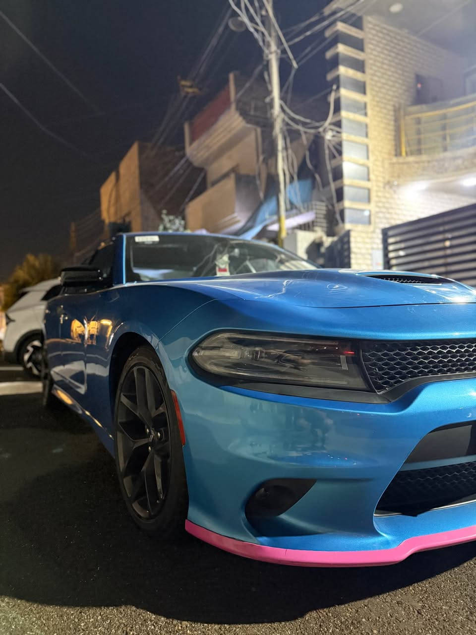 جارجر ٢٠٢٣ • ماشي ١٨٠٠٠ • كفالة عام