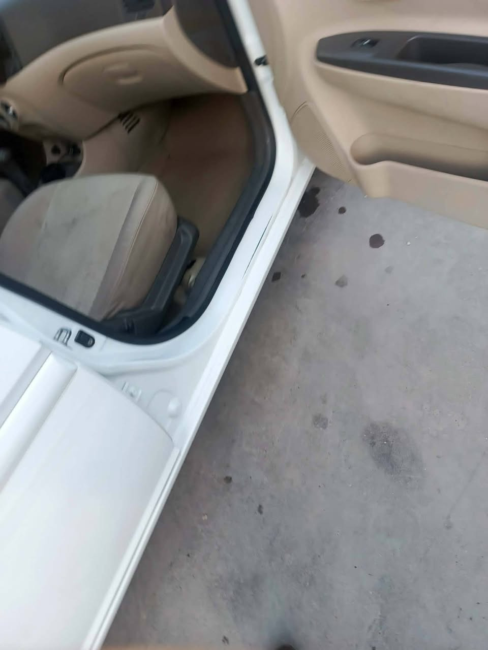 السلام عليكم
اكسنت خليجيه موديل ١١ الشركة العامه للسيارات
السياره بدون صبغ بلاديه عد باب بصف السائق بي بارد
مكينه كير مكفول تبريد ثلج السياره مامتعوبه
معروضه ب٩٣ و بيها مجال مكان السيارة بغداد بلديات حي التراث
للاستفسار الاتصال بلرقم ***********
