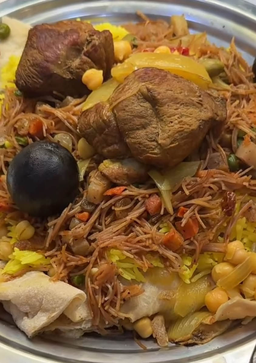 متوفر للغذاء احجز طلبك  ب10 الف فقط 
  توصيل 😋🤳🏻🛵فقط  قوزي لحم 
🌶️❤️‍🔥
للطلب مراسلتي او الاتصال على الرقم ***********
