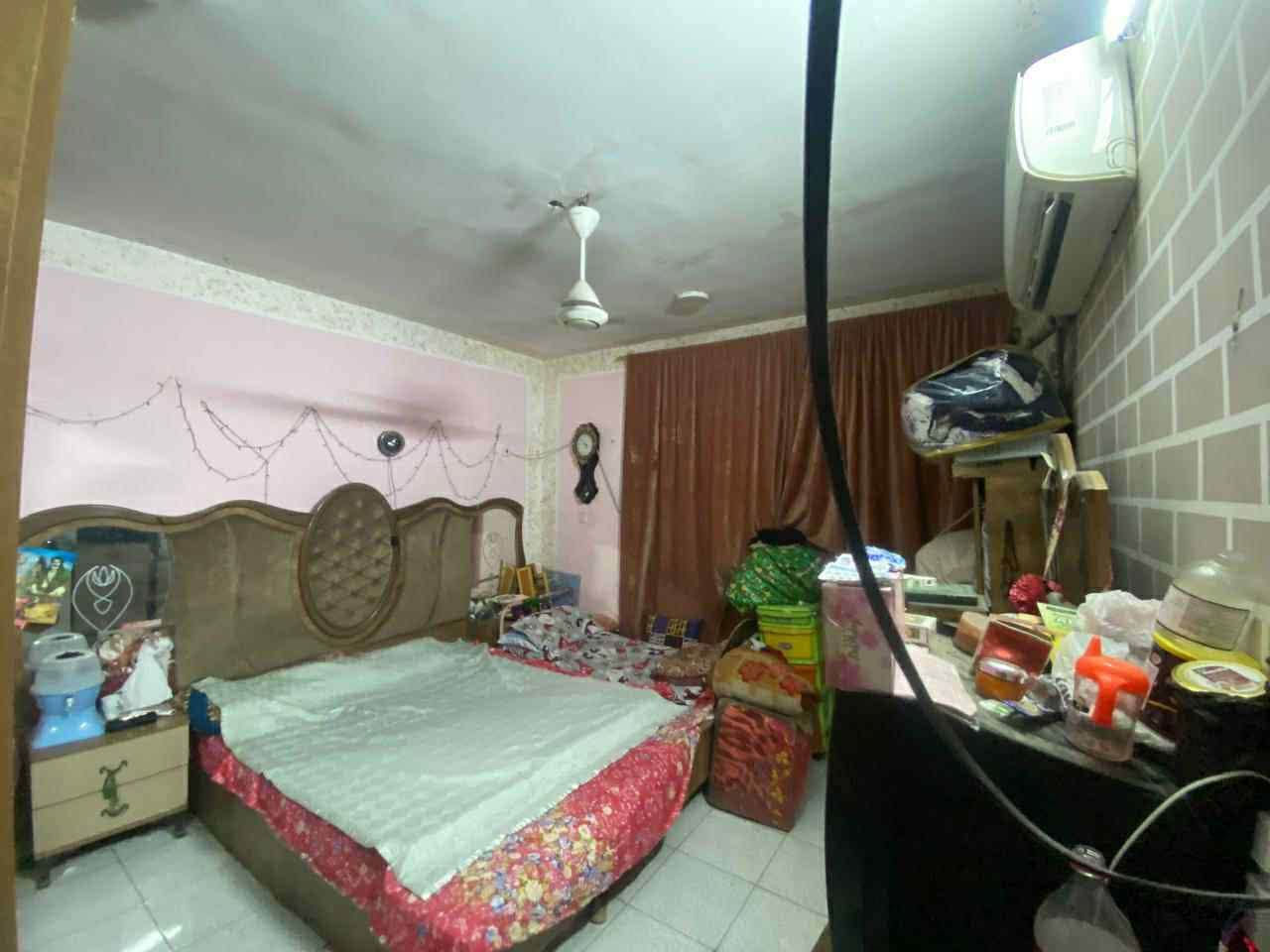 دار للبيع مساحته 90متر طابقين جاهز بي استقبال ومطبخ وترك خارجي وثلاث غرف نوم وحده جوه وثنين فوك وبيتونه وثلاث صحيات واحد فوك وثنين جوه واحد خارجي وواحد داخلي سطحين واحد ليوره واحد ليكدام 
العنوان الثعالبه ال10 الاف
لتواصل ***********
