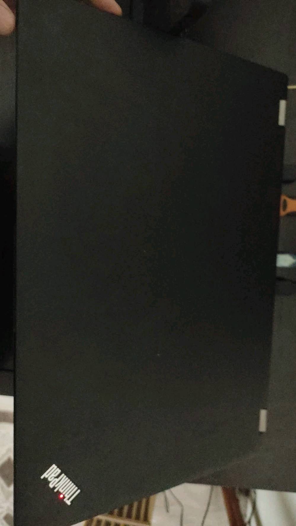 السلام عليكم
للبيع 
Lenovo thinkpad

المواصفات مثل ما واضحة بالصورة

كرتين شاشة  
Quadro m2000m (4gb) + intel hd graphics 128mb
16 Ram
SSD 500GB
INTEL Core i7-6720HQ

تفيد للالعاب والمونتاج والتصفح والدراسة 

الجهاز نظيف جدا ومابي اي ضرر
السعر 400 الف دينار