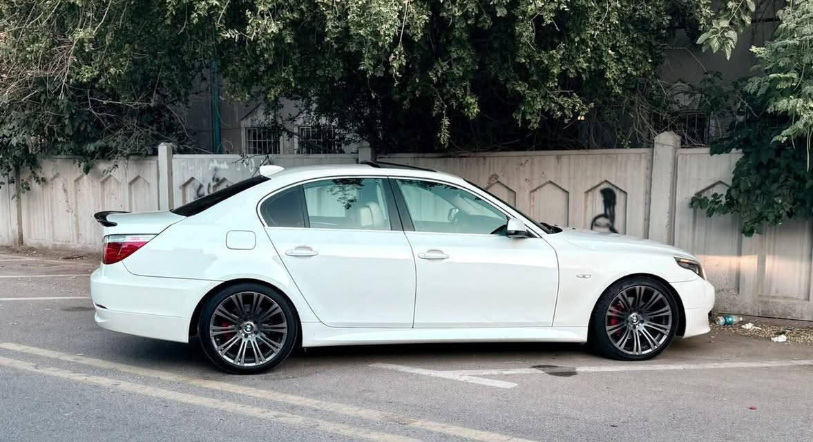 السلام عليكم BMW 528 ALPINWEISS موديل 2010 للبيع 6سلندر بيه صفحه صبغ فول مواصفات 1/1 ويل 19  تبريد شغال ثلج السعر 139 ورقه المكان بغداد السيديه رقم الهاتف ***********

