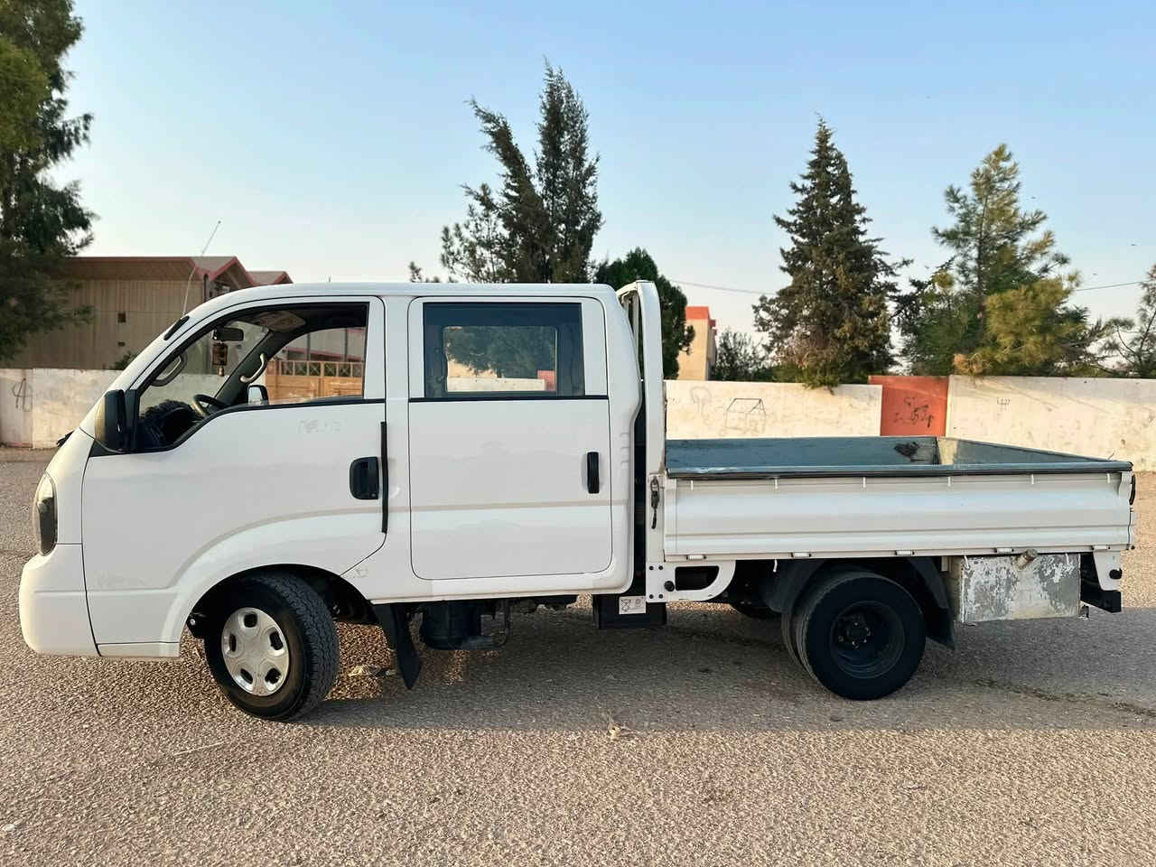 کیای بار دەبل دەرگا 

مۆدیل 2013 یە هیجی نیە هەموو شتیکی بە شەرت 
مەکینە 2700تە
سەنەوی بەسەر جوە 
رەقەم هەولیرە 
تەحول و خرامە بە شەرت 
سعر 125 
***********
