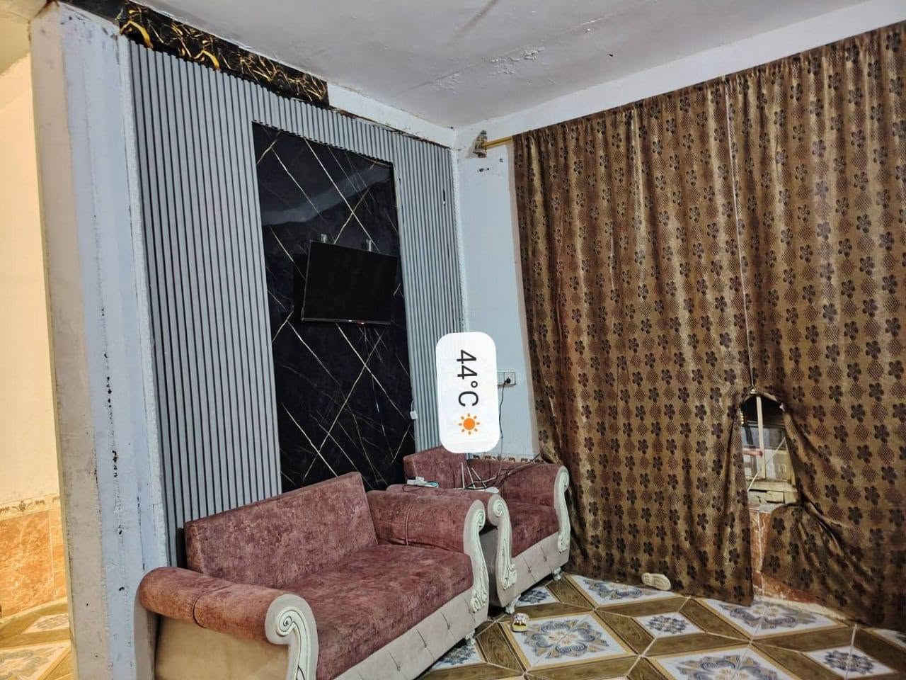 سلام عليكم 
بيت زراعي للبيع بحي الشفيج مقابل البراز متوفر كافة الخدمات بيت حلو ومرتب كامل من كل النواحي المساحه ٢٥٥م للستفسار اتصل او وتساب على ***********

نص مكتوب في الصور:
- 44°C