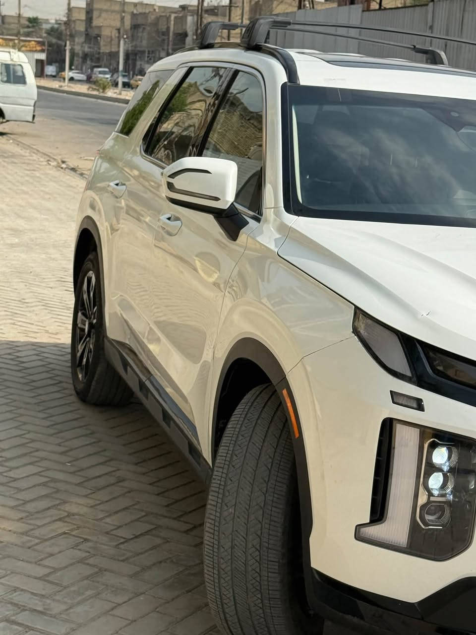 السلام عليكم من رخصة الأدارة المحترمة للبيع هيونداي بالسايد 2024 XRT
لون ابيض رقم بغداد دولي شهداء 
ماشيه 21 الف ميل 
مواصفات 
فتحه 
لايت عداسات 3 
لد بك لايت 
ويل بلاك حجم 20 
جلد 
كشنات منفصل سياحي 7 راكب 
تدفئه كشنات 
كير دكم 
محرك 6 سلندر 3800 
بردات خلفيه 
شاشه دجتل 
سعرها 258 وبيها مجال 
غير متواجد عالفيس فقط اتصال وواتساب 
الهاتف ‭***********‬
