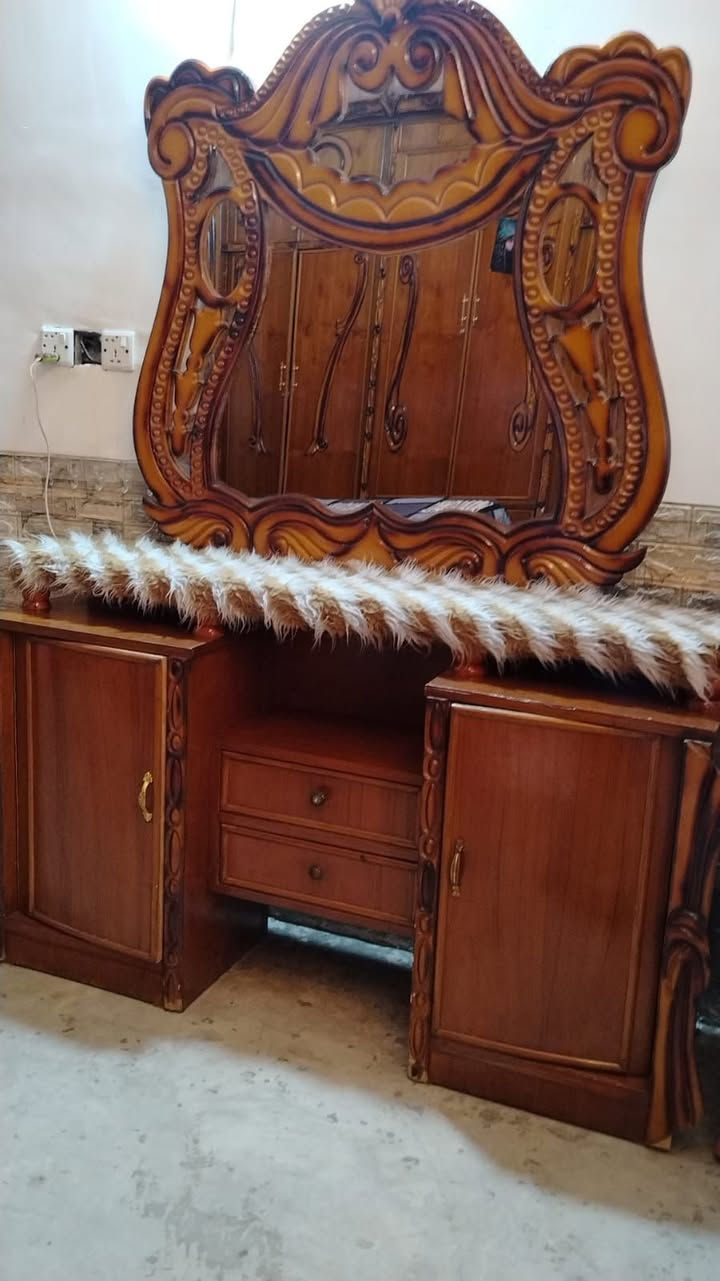 سلام عليكم غرف النوم لبيع السعر 650 رقم ***********
