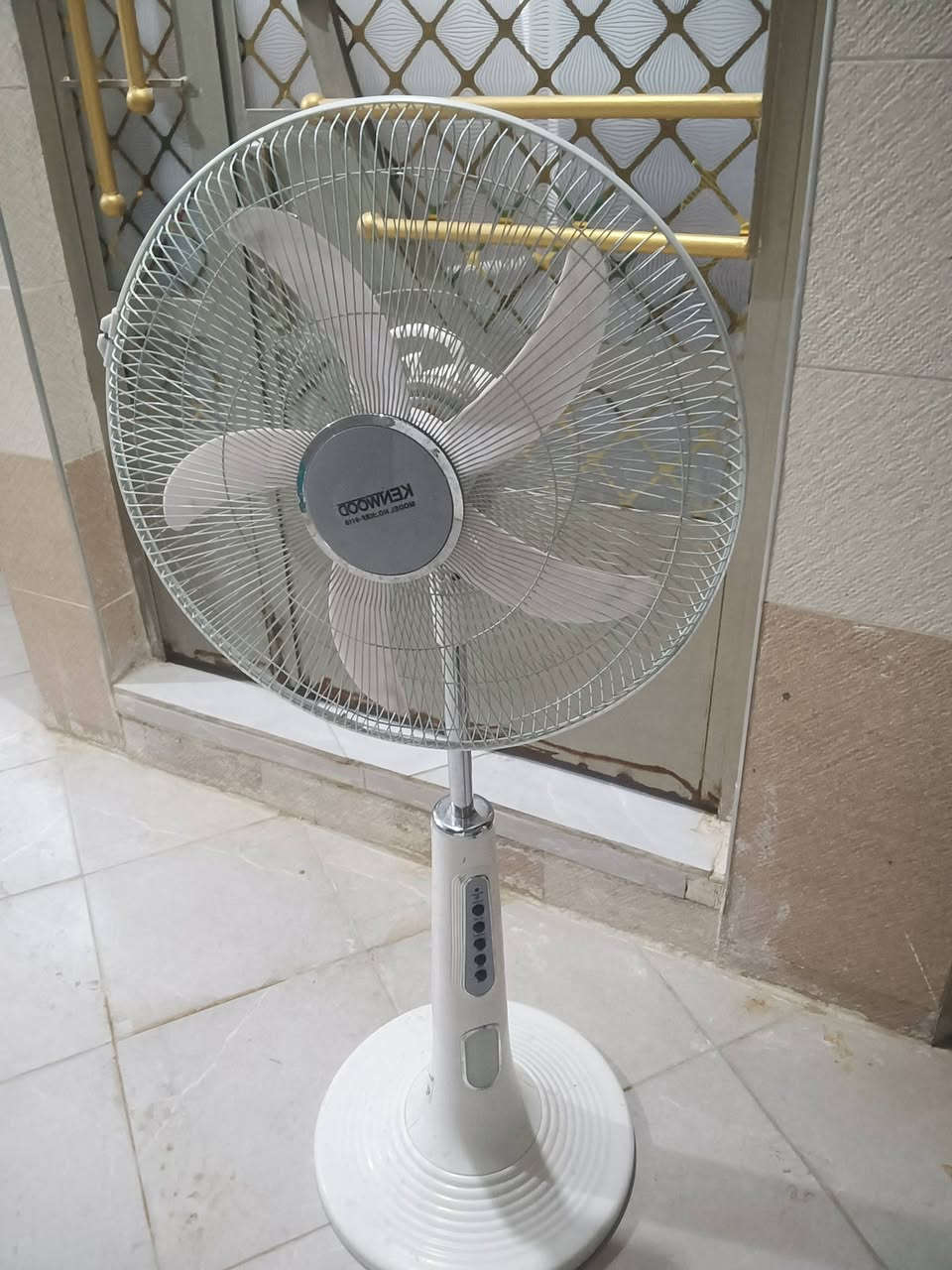 عندي هاي البنكه حجم كبير  شحن شغاله بس اتشكل يمكن رخاوه أو فيشه ابيع هيج هل موجود الي يحب يجي يشوفها كل الهلا ***********
