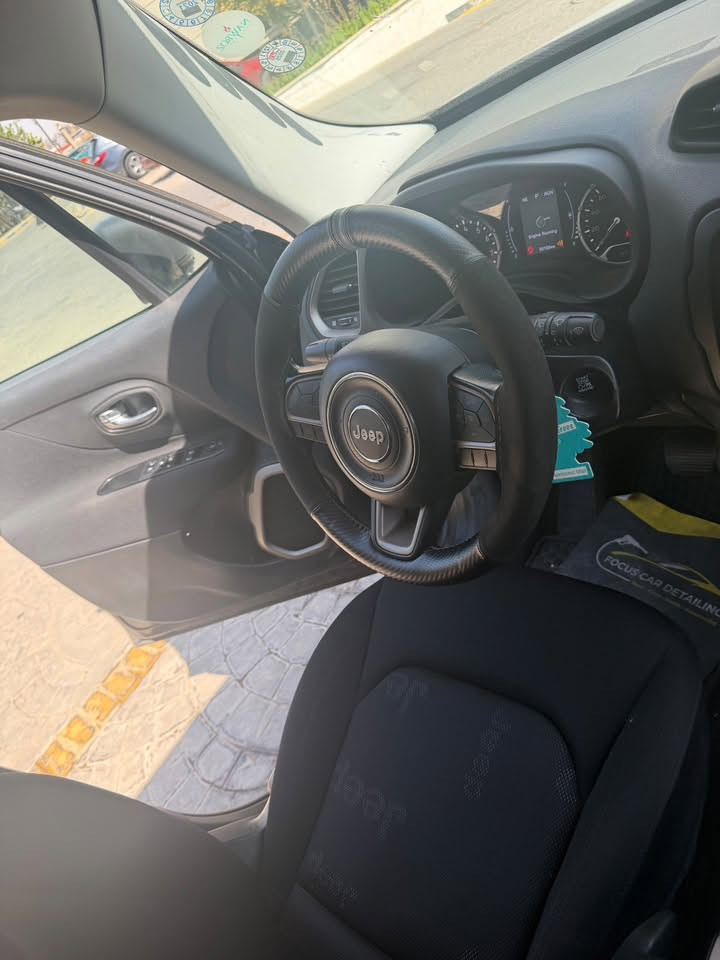 مرحبا سيارتي للبيع jeep رينجيد 2017 لونها رصاصي غامق او يسموه الفيلي 
رقم اربيل الحديث
سيارة نظيفة وعلى ايدي صارلها عندي ٦ سنوات الحمدالله والشكر والله ولا يوم وكفتني او رحت صناعة بيها 
 
السيارة 4x4 فئة لاتيتيود
محركها ٢٥٠٠  
شاشة وكاميرا 
ماشية 55 الف 
ايرباكات سليمة كلها 
خليتلكم الصور ورقم الشاصي اخر شي 
السعر 110 ورقة  
مكان السيارة اربيل 
واي تفاصيل ثانية عالواتساب 

***********
