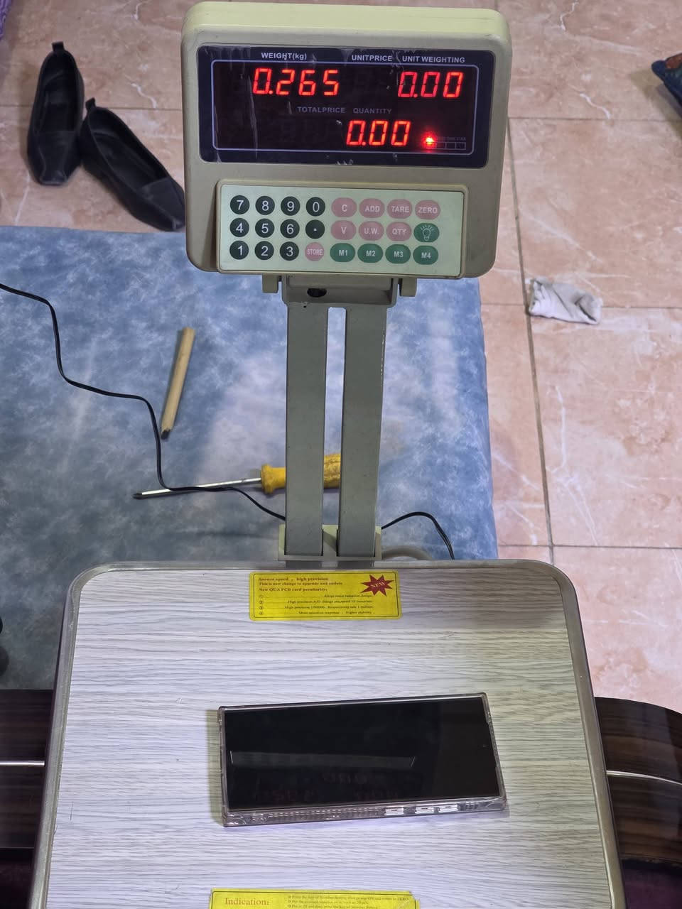 رالسلام عليكم ميزان اسواق حساس جدا يتحمل لحد ٦٠_٦٥ كيلو سعره ١٤٠ الف للتواصل على هذا الرقم
***********
