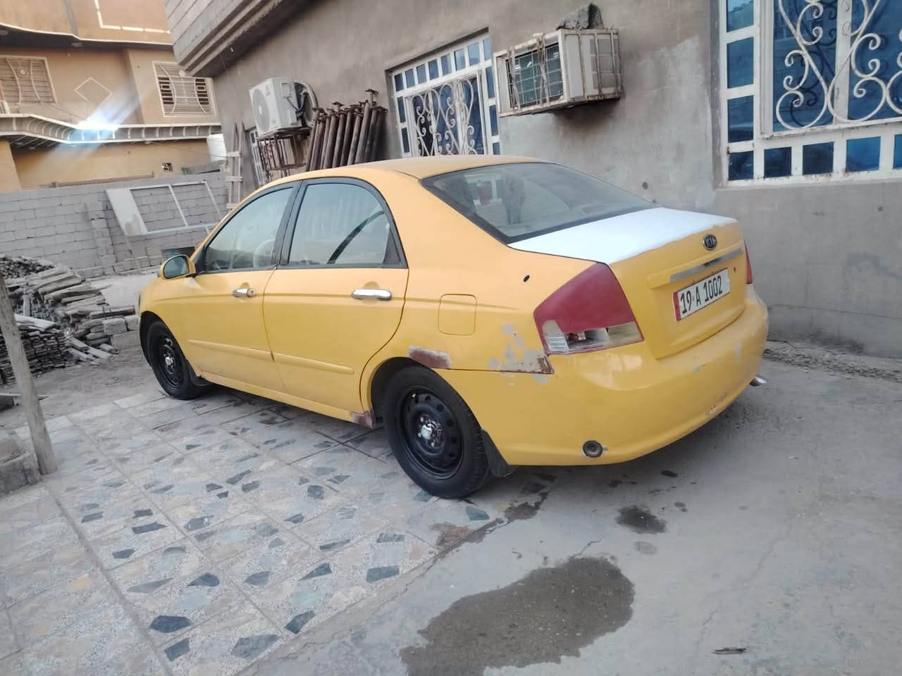 السلام عليكم حبايب 
سبكترا موديل 2009 للبيع سياره وارد امريكي ضررها فقط جاملغ ايمن والضرر بسيط وبقية السياره كفاله السياره مثل مال موضح بالصور  تايرات جددة صدر امامي خلفي كله جديد كير محرك  مكفول والسياره بيها مضمومة غاز بأسمي السياره سنويه جديده رقم جديد مميز 
السياره سعرها 72 وبيها مجال للطيبين 
مكان السياره كربلاء مكلف بالنشر 
رقم صاحب السياره  ‭***********‬
‭ ***********‬ ‭
