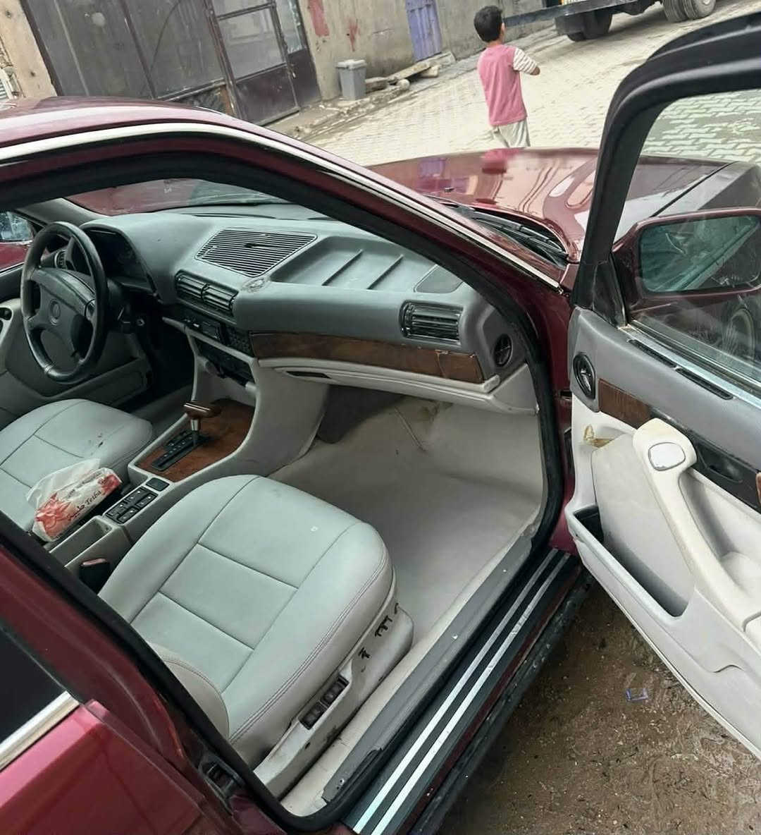 السلام عليكم مكلف بالنشر  سياره بي ام  موديل 93  تخم تاير كير محرك جديد سياره حلوة  مالت جناي هزه جديدة   المحرك 730 تبريد ثلج ❄️ رقمي ***********
