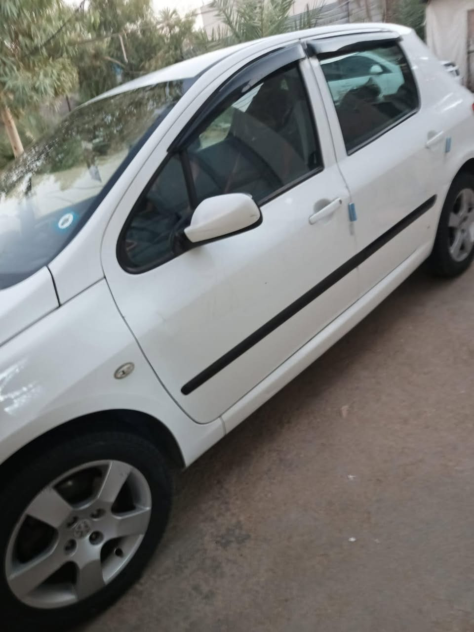 السلام عليكم بيجو فرنسي 2006 3007 كير ومحرك شرط مابي شي حدادايه جديده تخم تاير جديد ويل كب باب الوره جهت السايق شخوط قليله الباقي كوله شغال السعر 55 بيهه مجال مكان السياره كربلاء نشر 20026/9/19  /***********
بيع نقد مو اقصاد
