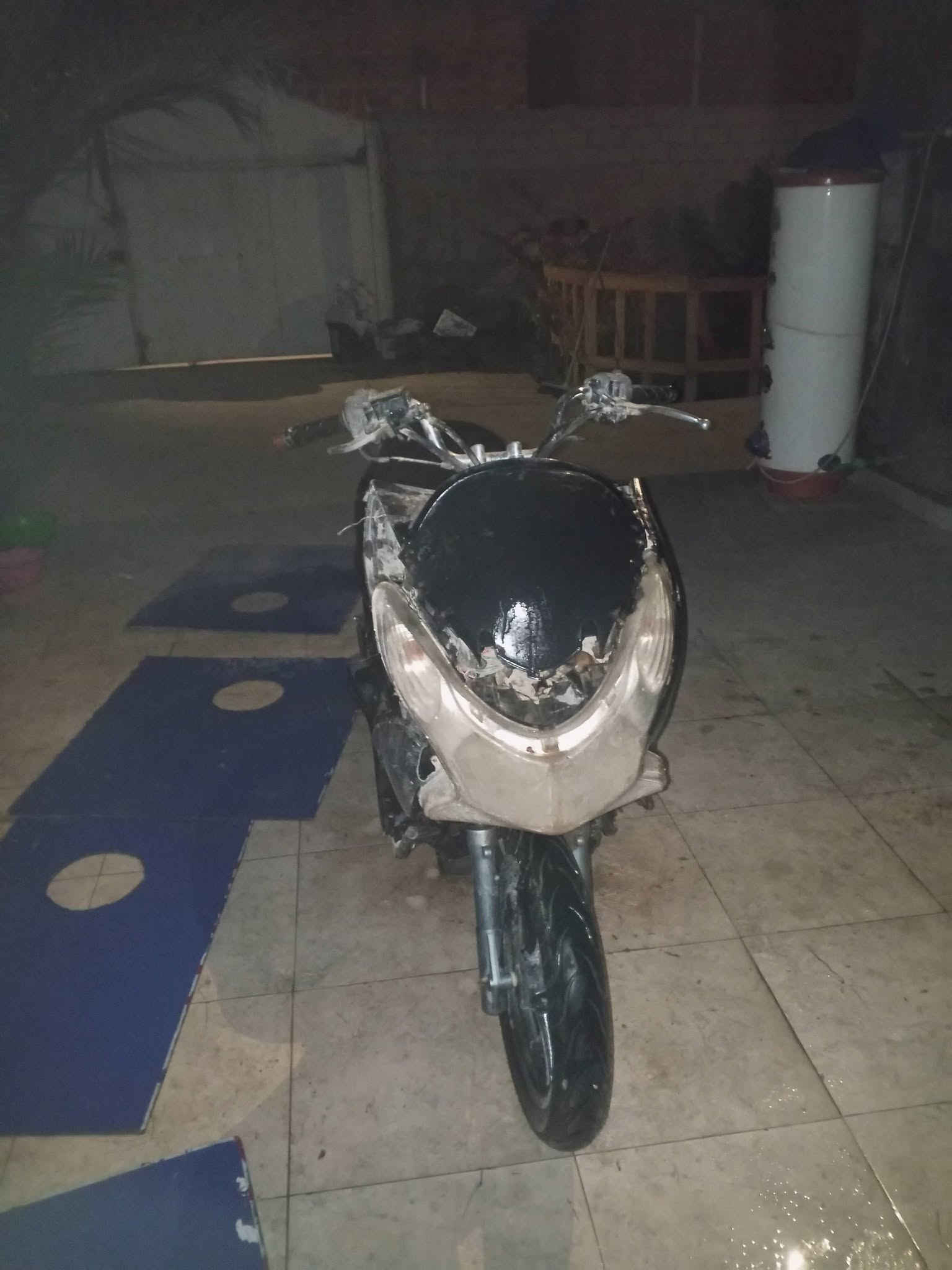 السلام عليكم pcxجيل الأول ياباني محرك125 جم حديد  شراي يتصل*********** ديوانيه
