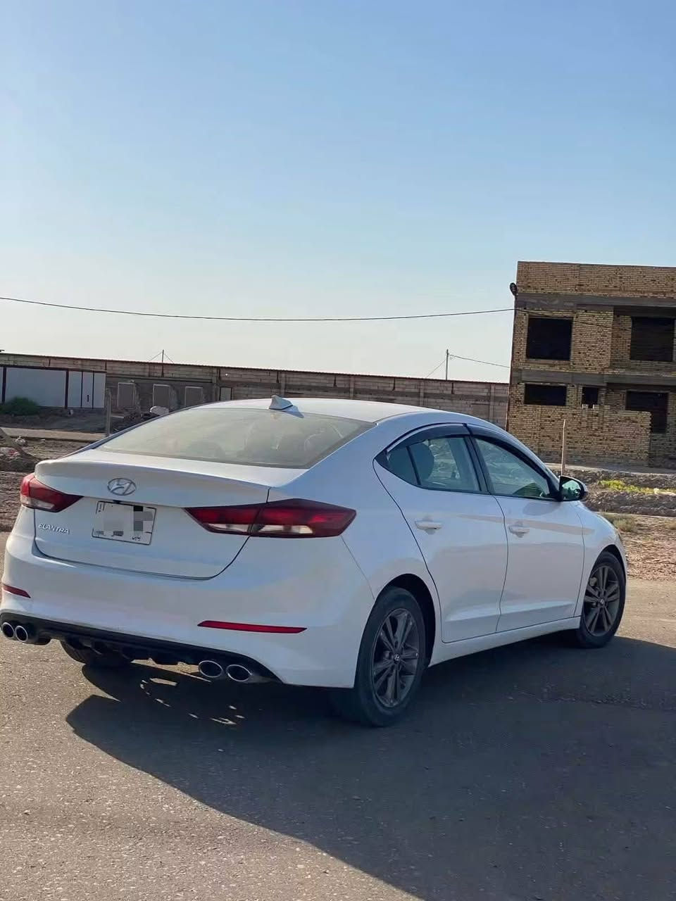 النترا موديل 2018 وراد امريكي بأسمي تحويل ثاني يوم حادثها جاملغ مصبوغ فقط وبنيد مبدل  وبالعراق بيها خشم الجاملغ الامامي جهة الصدر بارد شواصي لغود كفاله ماشيه130
السيارة جديده تخم تاير حداديه كير مكينه خير من الله شادلها 
مكينه مال موديل ٢٠
تبريدها ثلج 
اي نقص مابيها
كير At. المرغوب منضومه غاز جديده سياره جاهزه 
مكان بغداد قرب البياع 
***********
