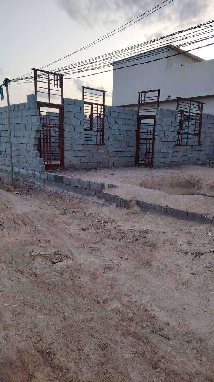 سلام عليكم هيكل 200 متر بشبانات خدمات كامله تفاصيل خاص مكاني كربلاه ***********
