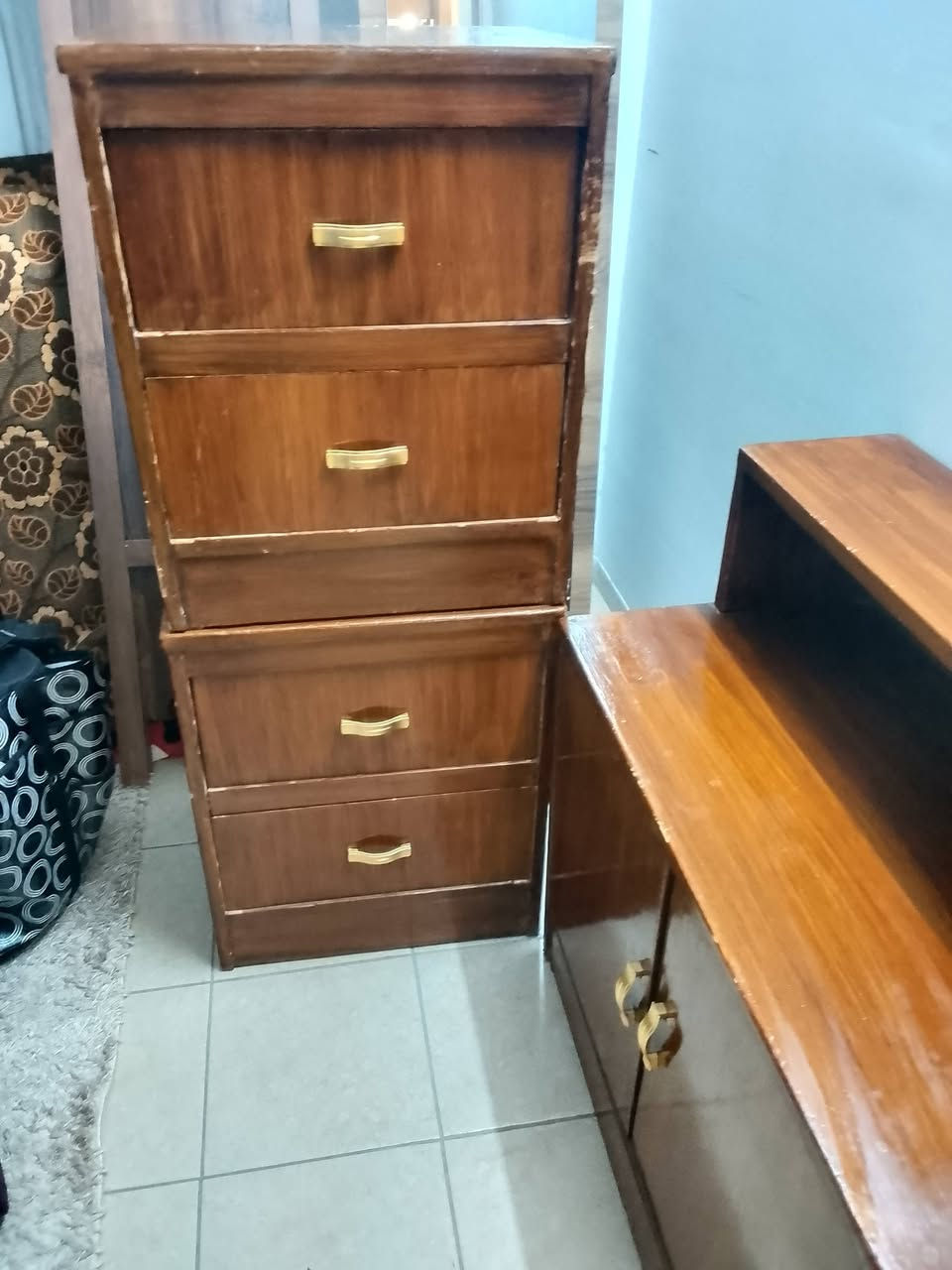 سلام عليكم اغراض للبيع الي يريد يدخل خاص

