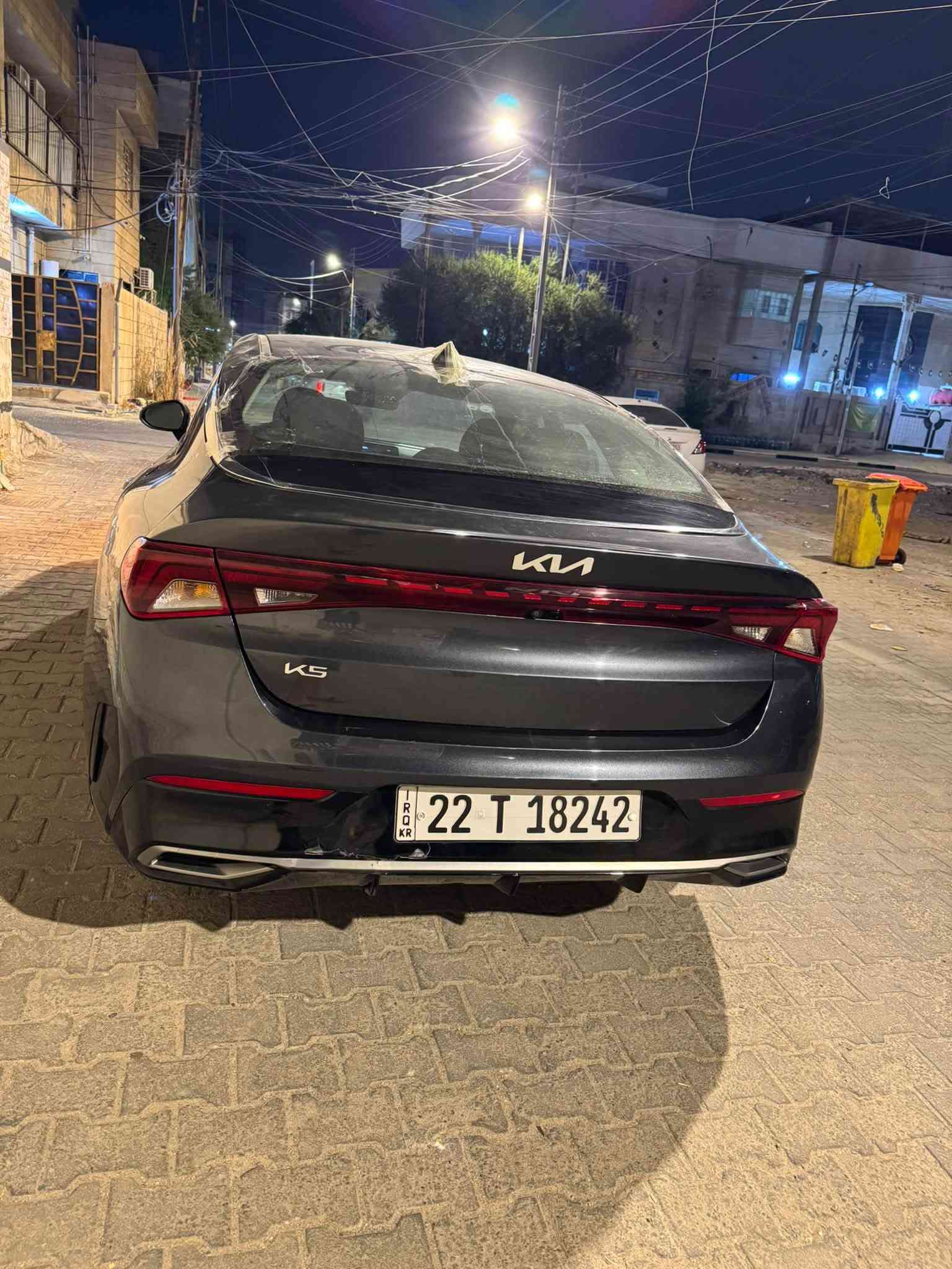 للبيع K5 جوه السوك كلش🔥 موديل 2023 وارد امريكي بدون حادث فقط اعمال تخريب بالقماره وسويتها بارد يعني ماكو ولا قطعه تبديل ولا ضربه  صور الضرر عندي موجودات رقم شمالي وكاله تحويل السياره جديده كلش ماشيه 63 الف كيلو مكانها بصره السعر 168$ وبيها مجال الاتصال ***********
