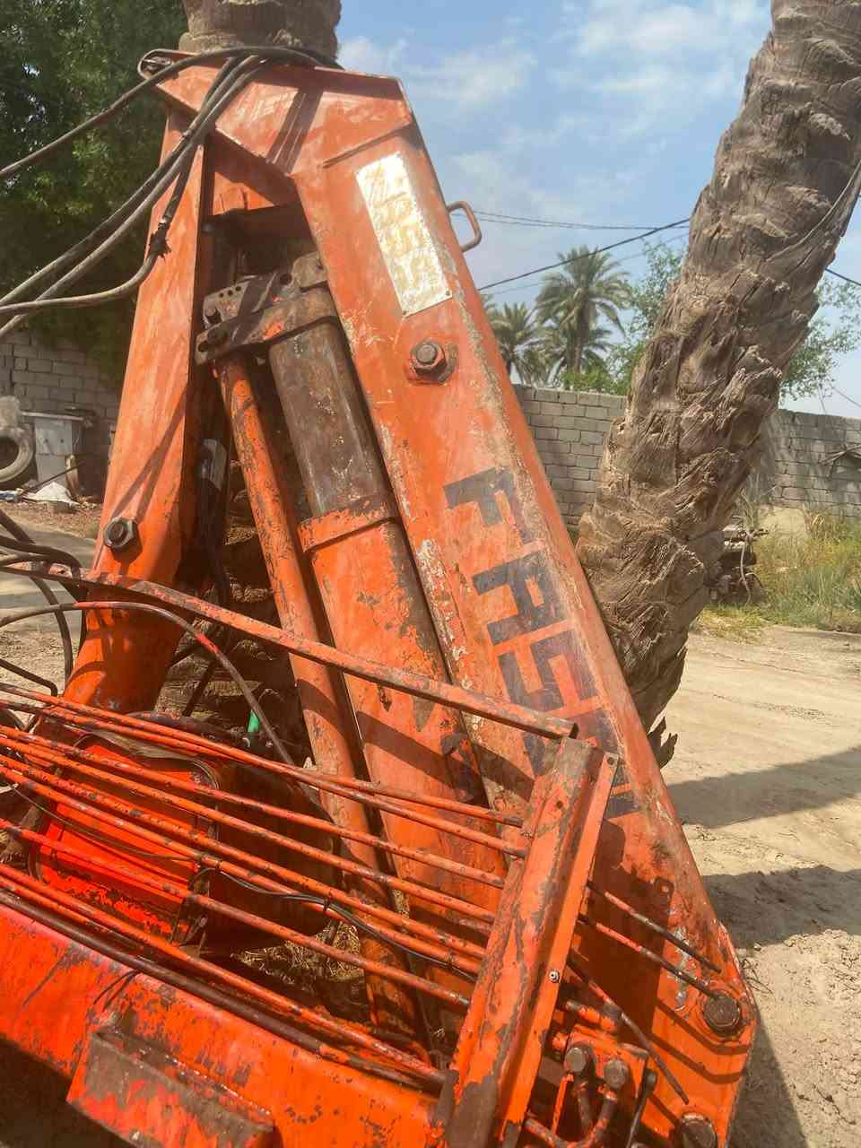 جهاز كرين فاسي للبيع سلا تين  جهاز جديد ناشف لا بي نضوح  صوندات جديده جكات مخالف 6طن سعره 25
***********
