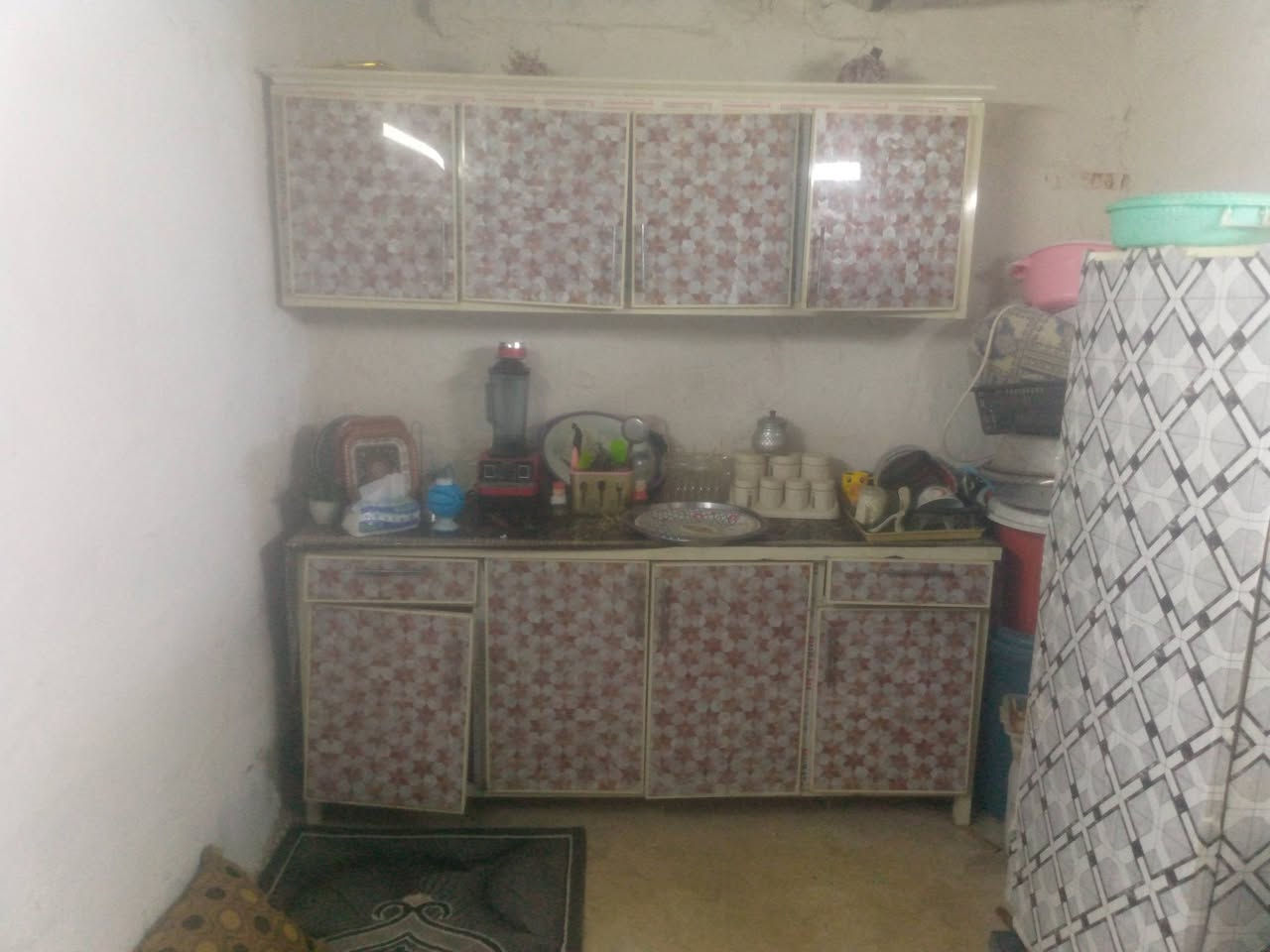 سلام عليكم قرفه نوم 5قطع جربايه حديد درجه اولى وكونتر وسنك السعرقرفه 250 وبيه مجال بصيط والكونتر وسنك 130 وبيهن مجال قليل مكاني كركوك حزيران قرب جماعات كركوك ***********
